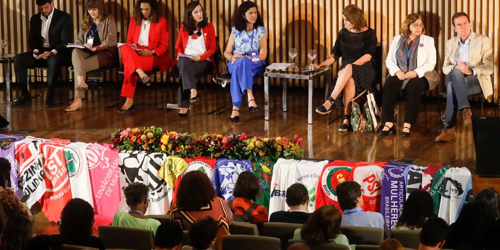 Defesa da democracia ganha destaque no 1º dia do Mercosul Social