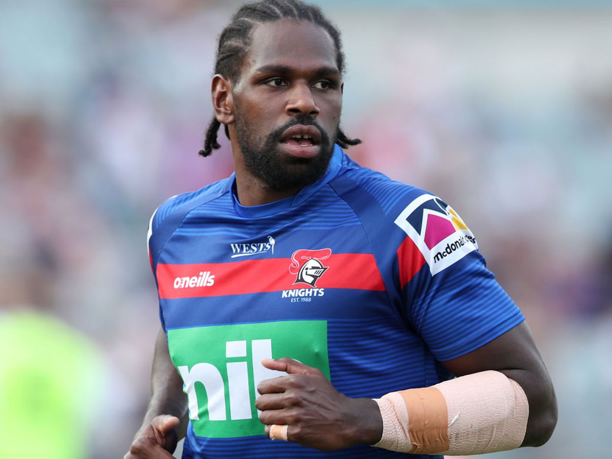 Rugbisti a 15 dei newcastle knights (it); Nrl News Newcastle Knights Winger Edrick Lee S Harsh Injury Lesson