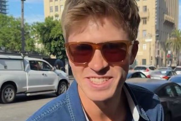 Robert Irwin spots his late father Steve Irwin’s star on Hollywood Walk of Fame, new video