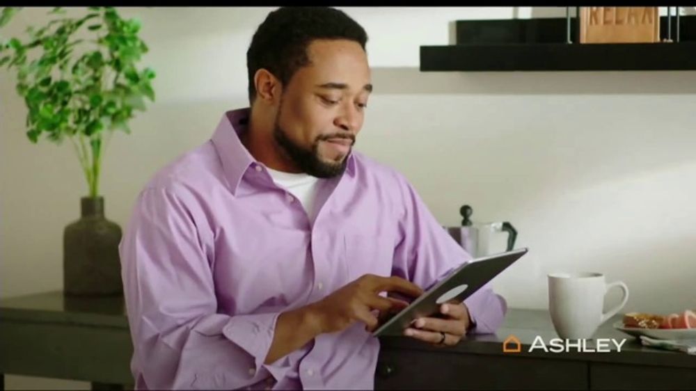 LL Flooring TV Spot, 'Dinner Party New Year, New Floors' iSpot.tv