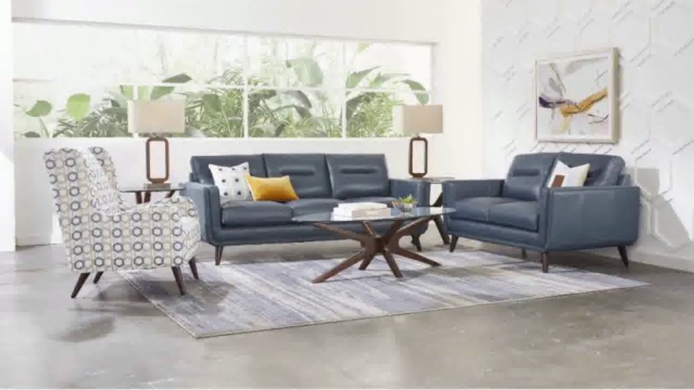 Rooms to Go Holiday Sale TV Spot, 'Cindy Crawford Home Leather Sofa and Loveseat 1,999' iSpot.tv