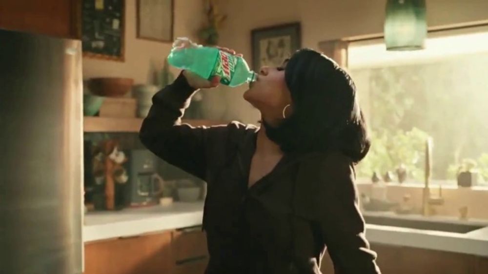 Mountain Dew Baja Blast Super Bowl 2025 TV Spot, 'Kiss From a Lime