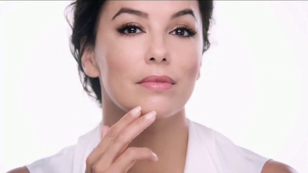 L'Oreal Paris Revitalift Hyaluronic Acid Serum TV Spot, 'Reafirma la