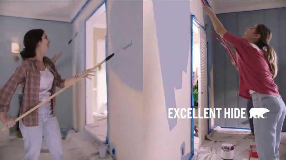 BEHR PREMIUM PLUS Paint Memorial Day Savings TV Spot, 'Overachiever