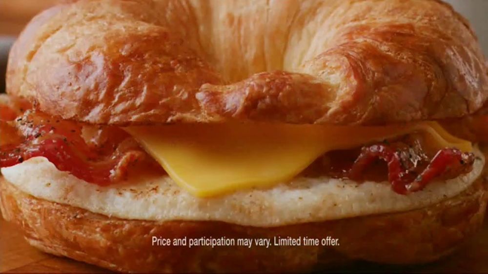 Dunkin' Donuts Sweet Black Pepper Bacon Sandwich TV Spot, 'It's Back