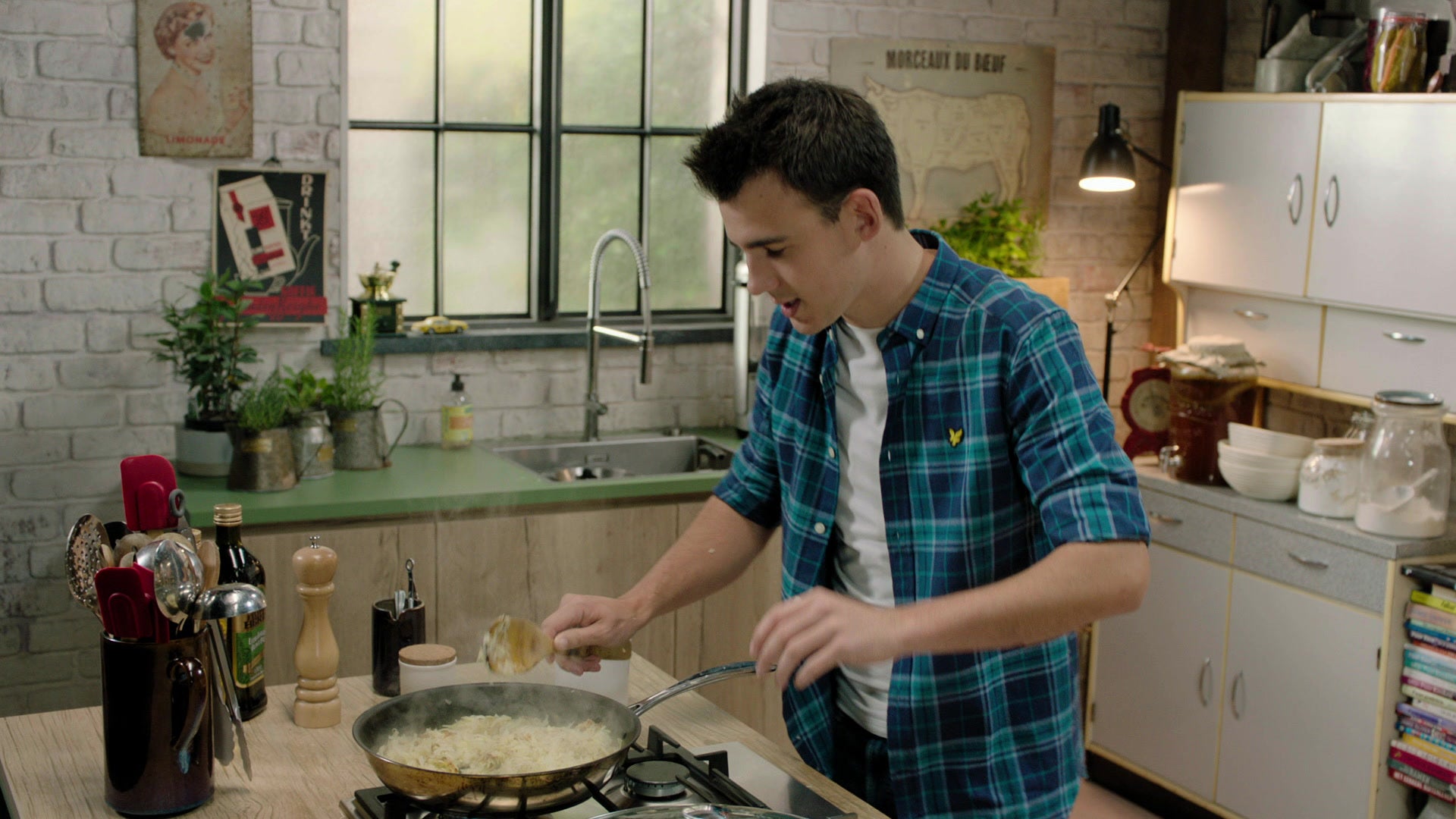 Loïc, fou de cuisine Burger bacon et hash browns RTLplay