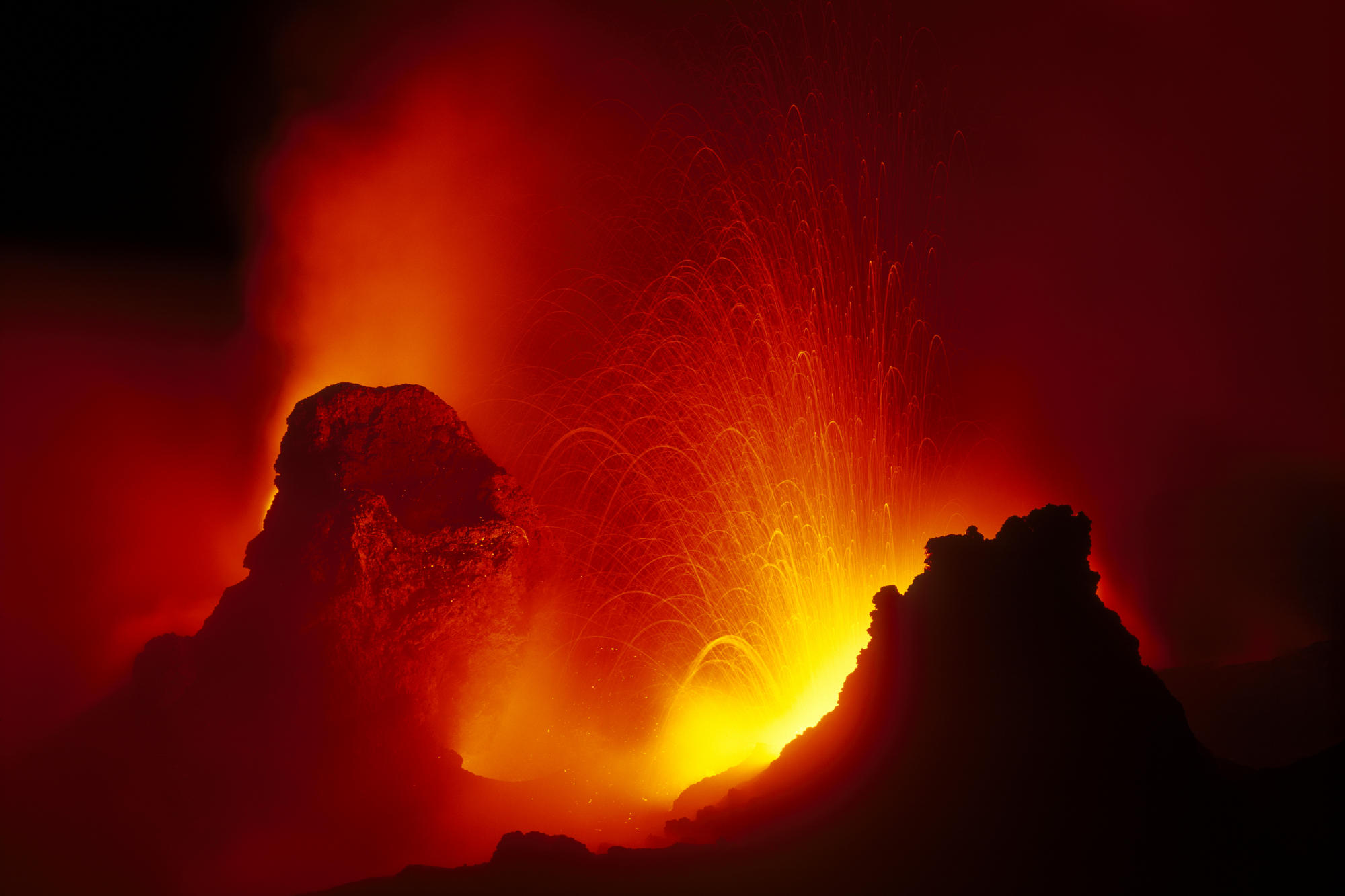 Volcano HD Wallpaper Background Image 2000x1333