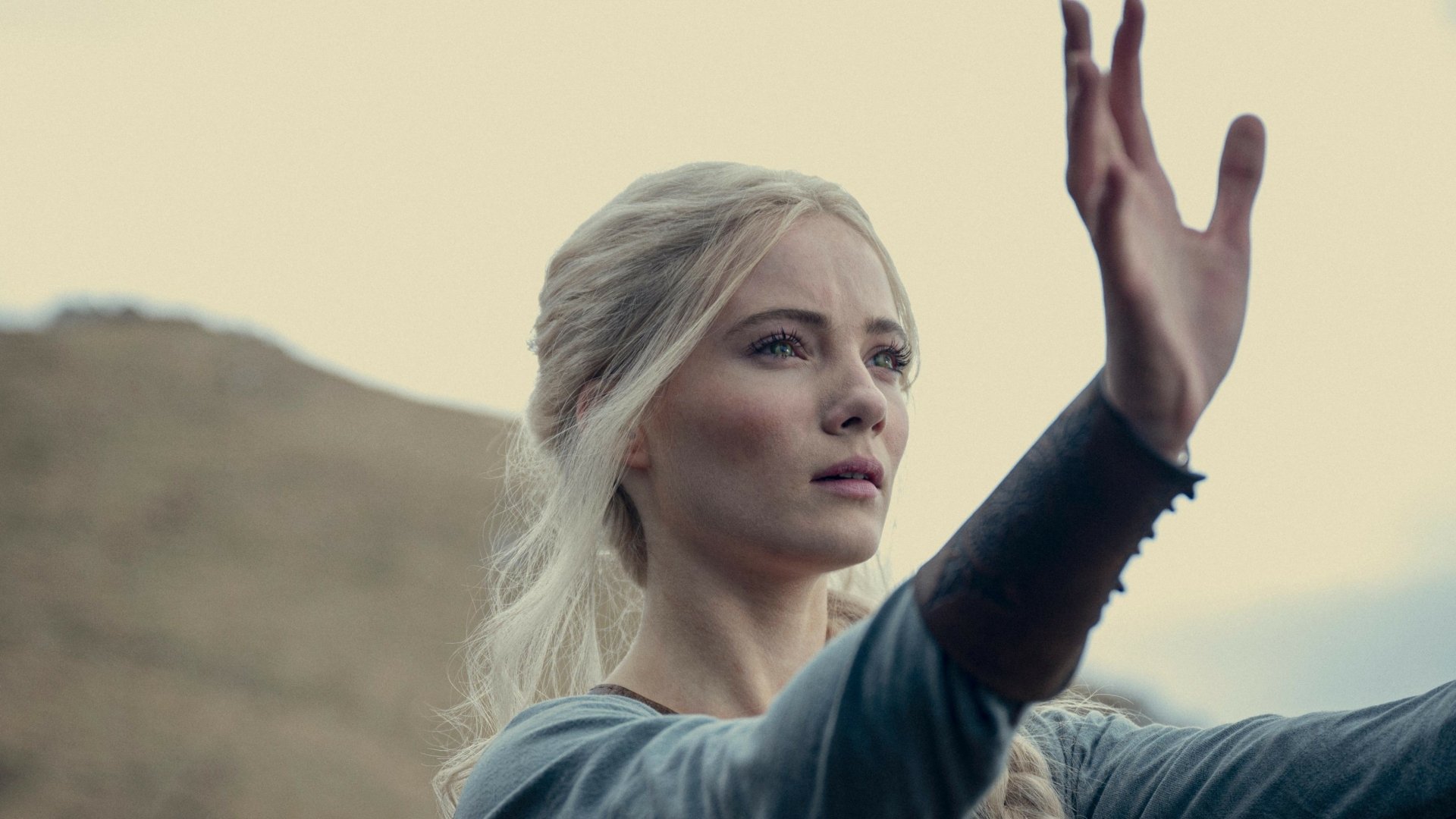 Freya Allan - Desktop Wallpapers, Phone Wallpaper, PFP, Gifs, and More!