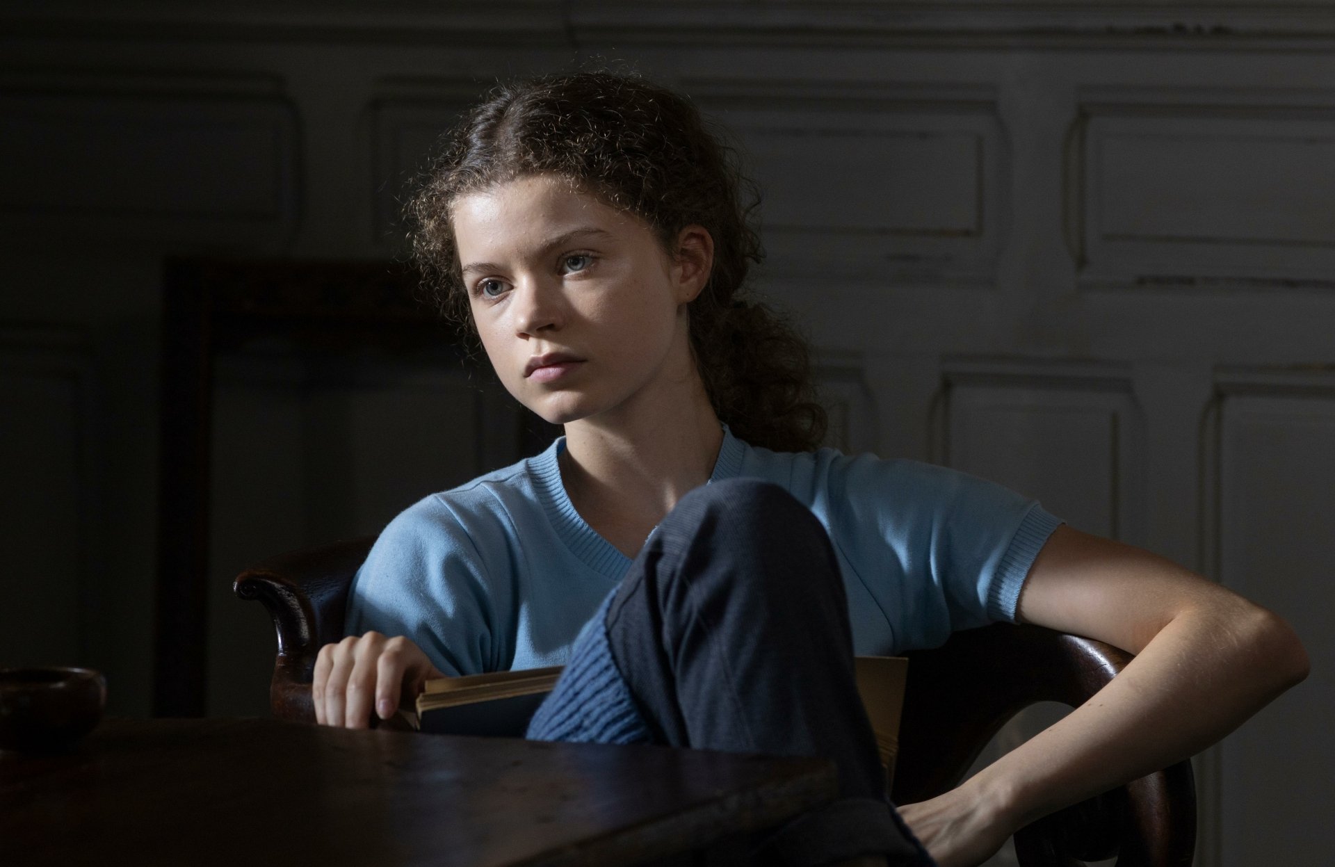 Monsieur Spade TV Show HD Wallpaper Mysterious Character Pose