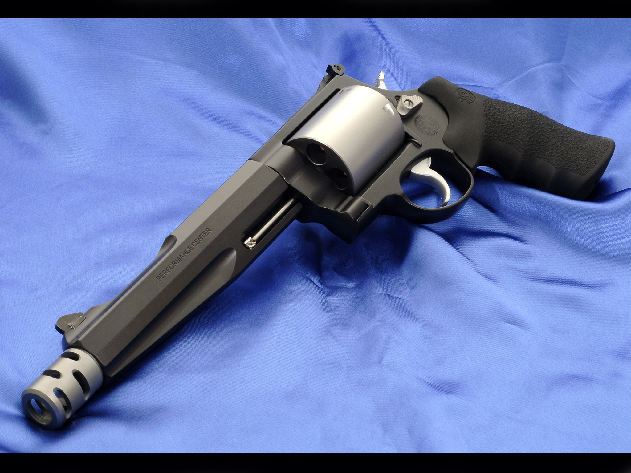 Smith & Wesson Revolver HD Wallpaper Background Image 2048x1536