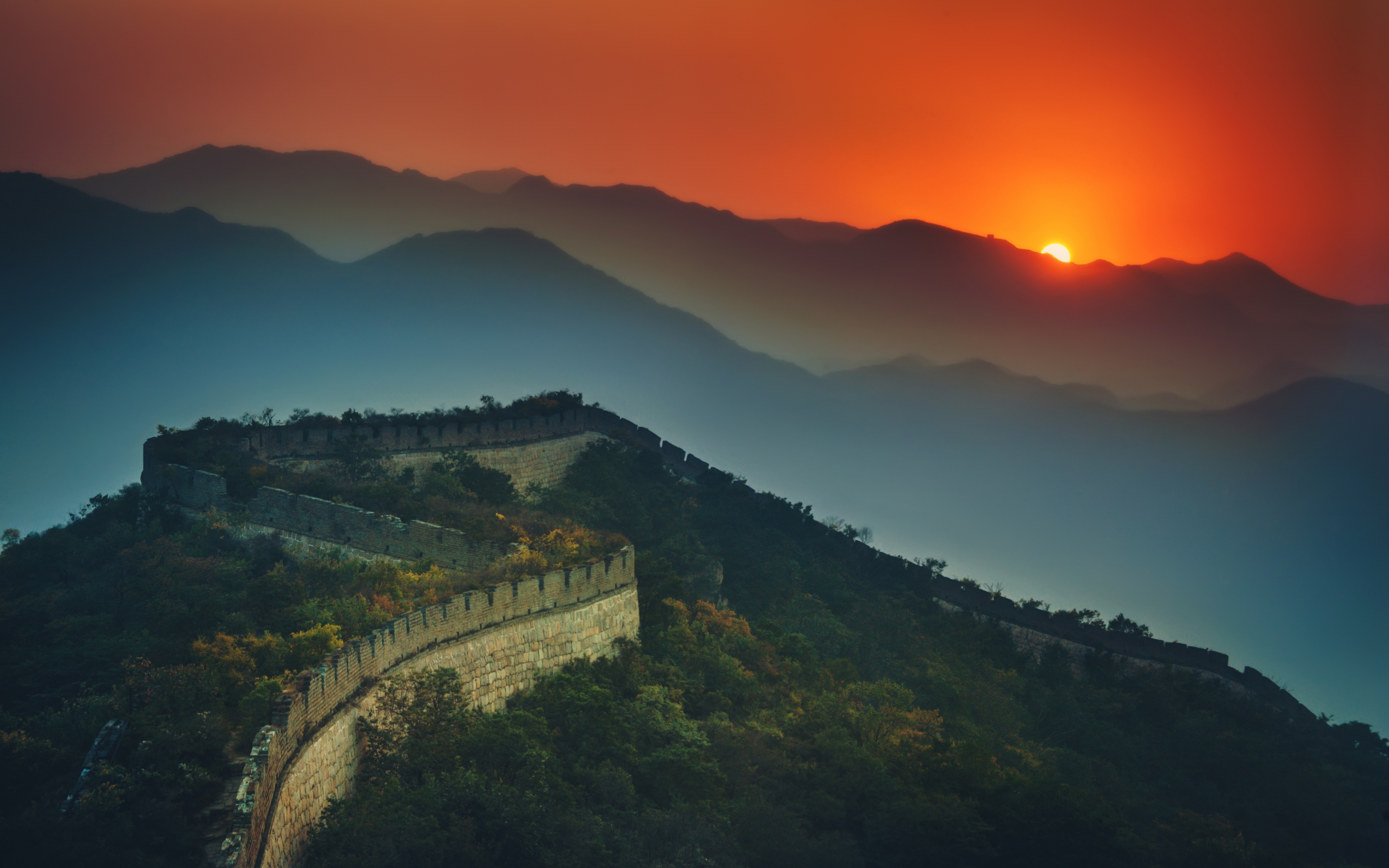Stunning 4K Ultra HD Sunset over China's Great Wall