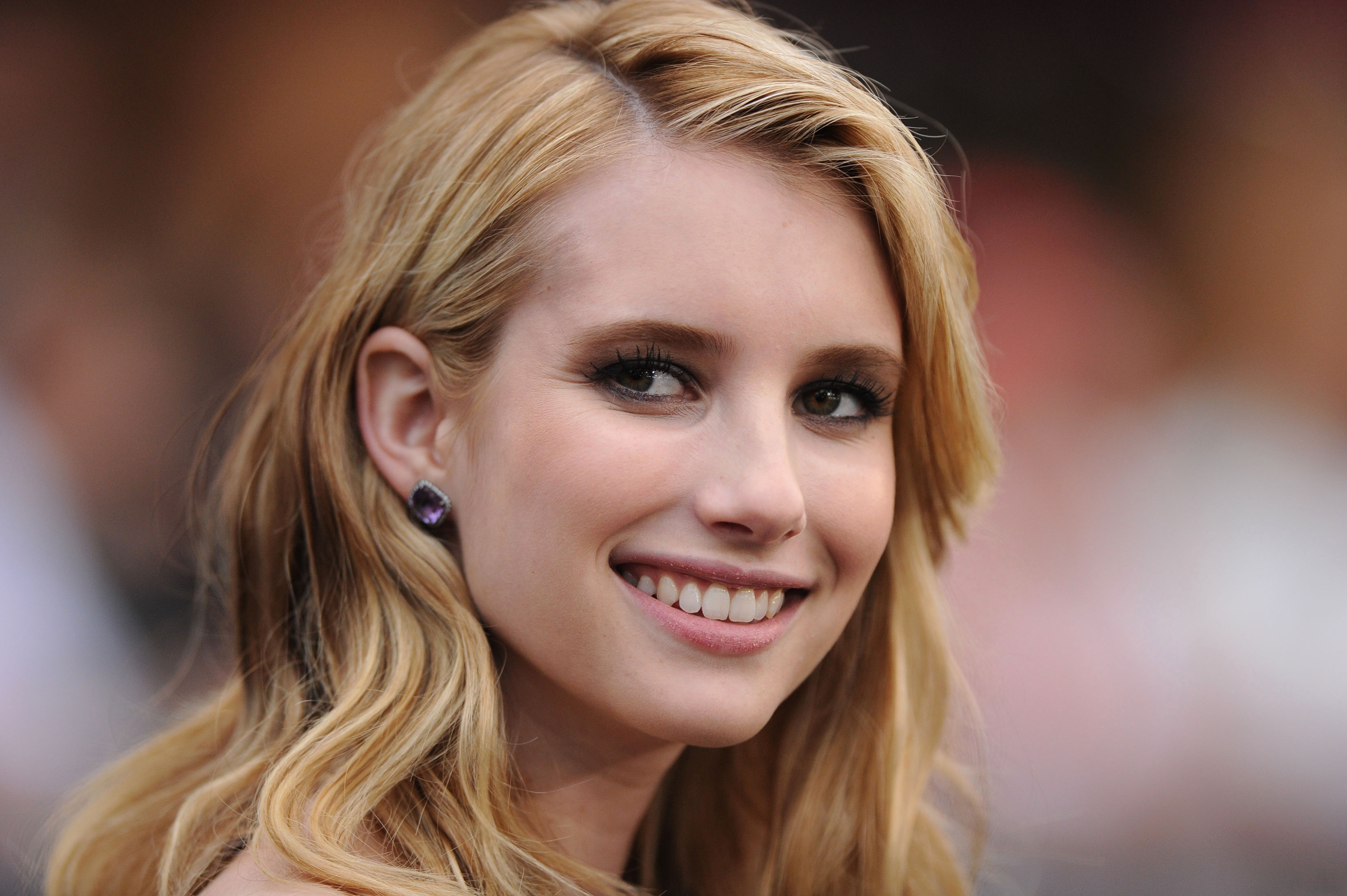Emma Roberts HD Wallpaper
