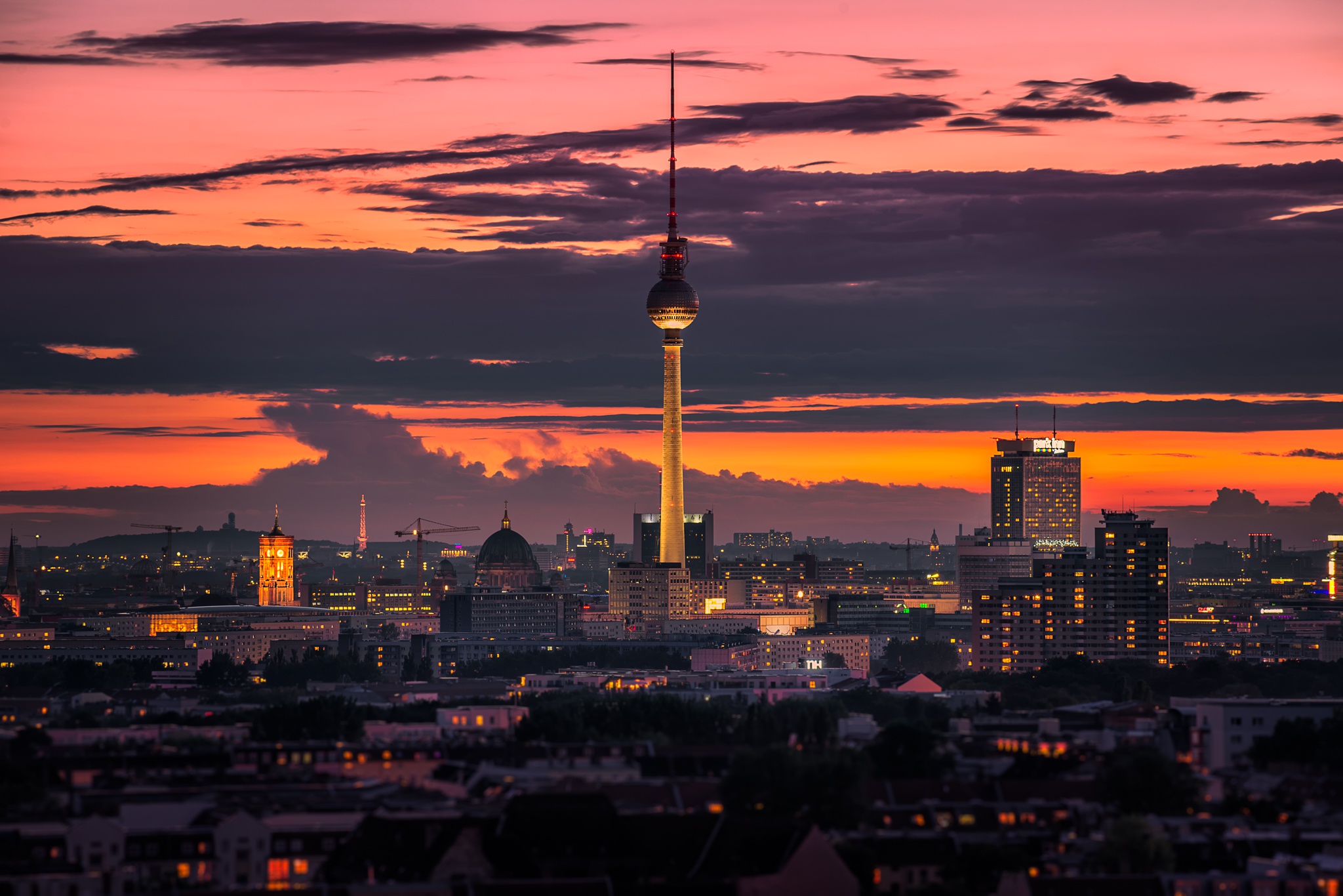 East Berlin's TV Tower, Alexanderplatz HD Wallpaper Hintergrund