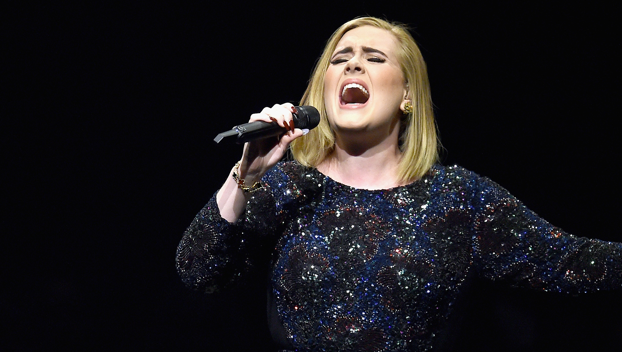WATCH Adele Shares Stage with GrammyNominated Fan Anglophenia BBC