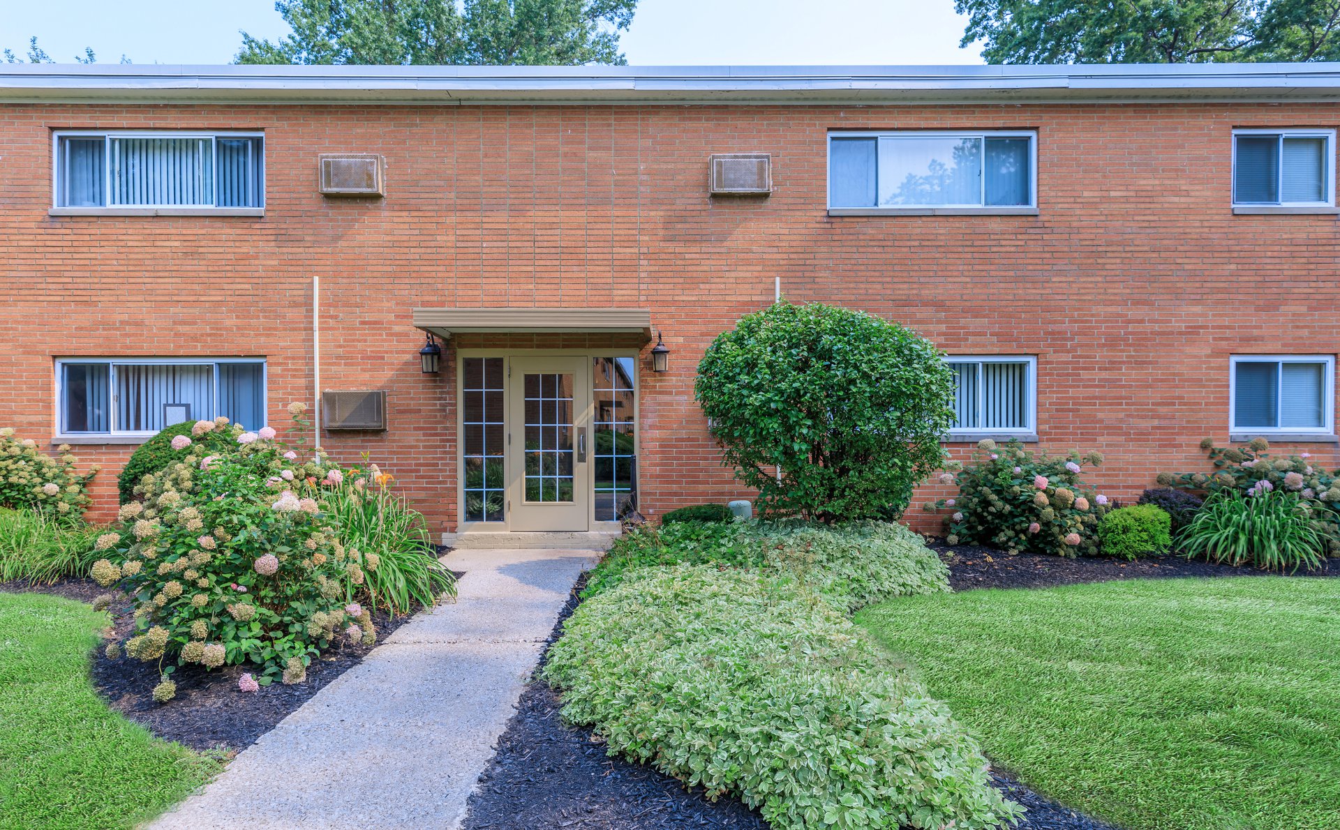 Vine East Apartment Living in Eastlake, OH