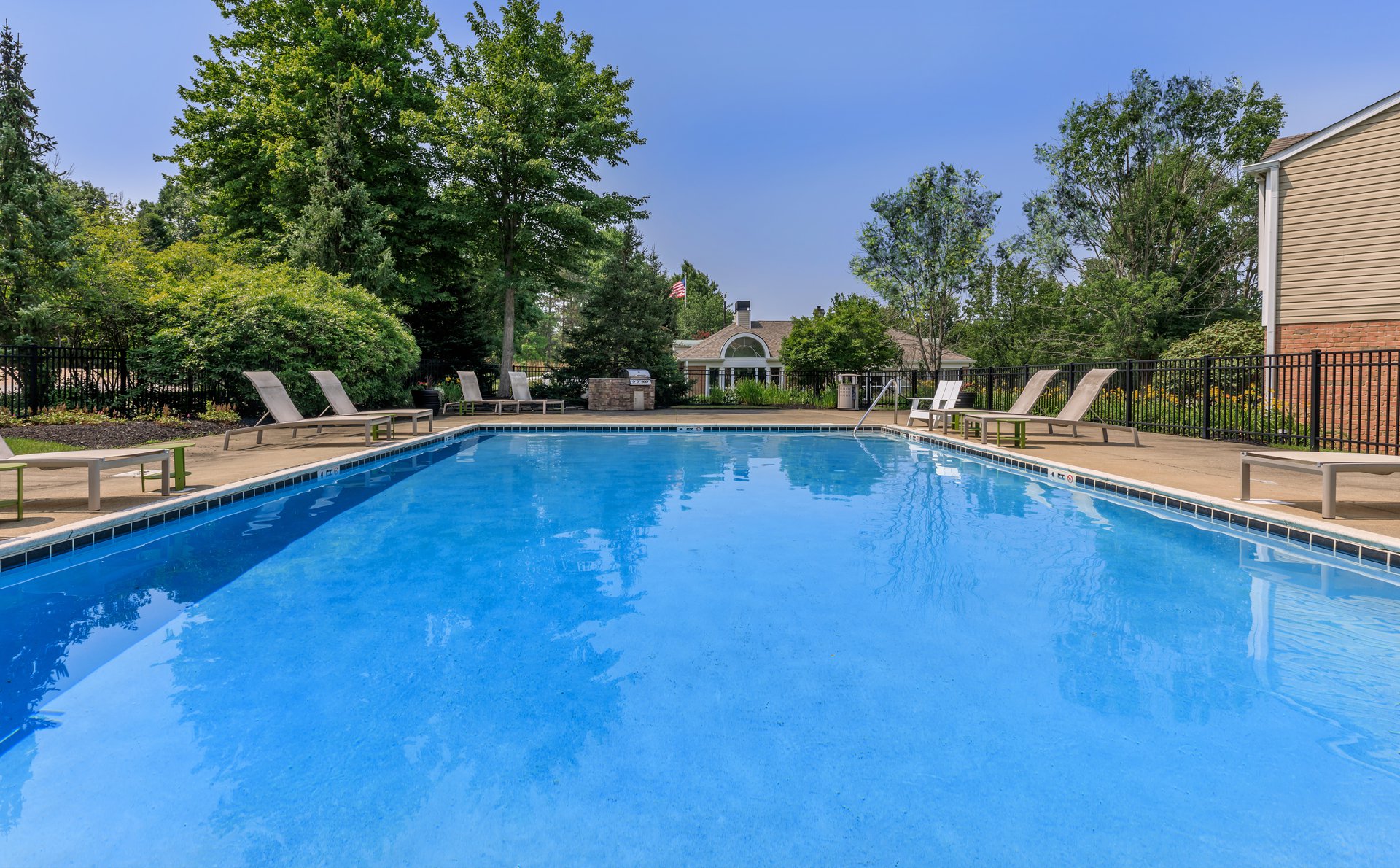 Williamsburg Townhomes Apartments in Sagamore Hills, OH