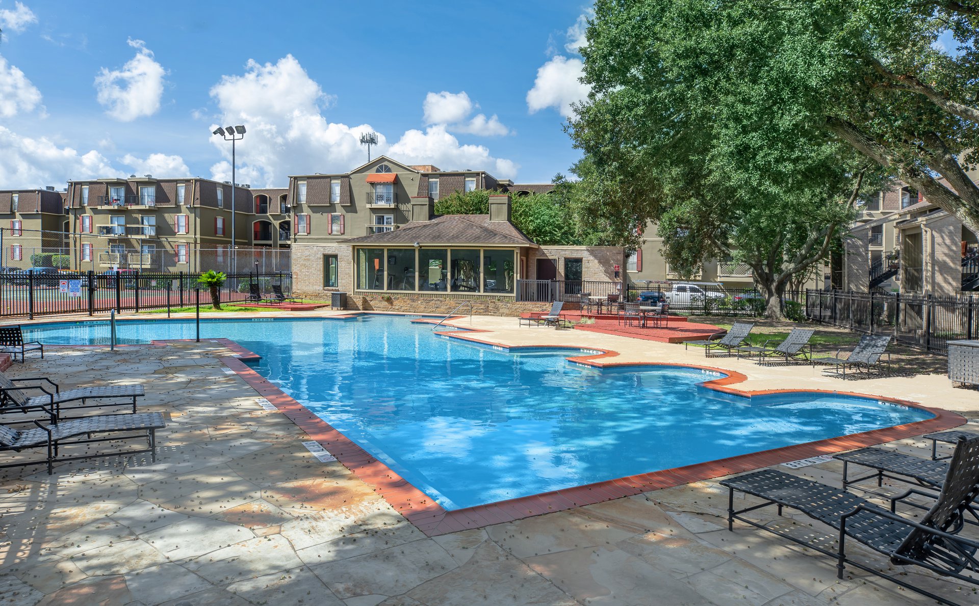Woodlake Townhomes Apartment Living in Houston, TX