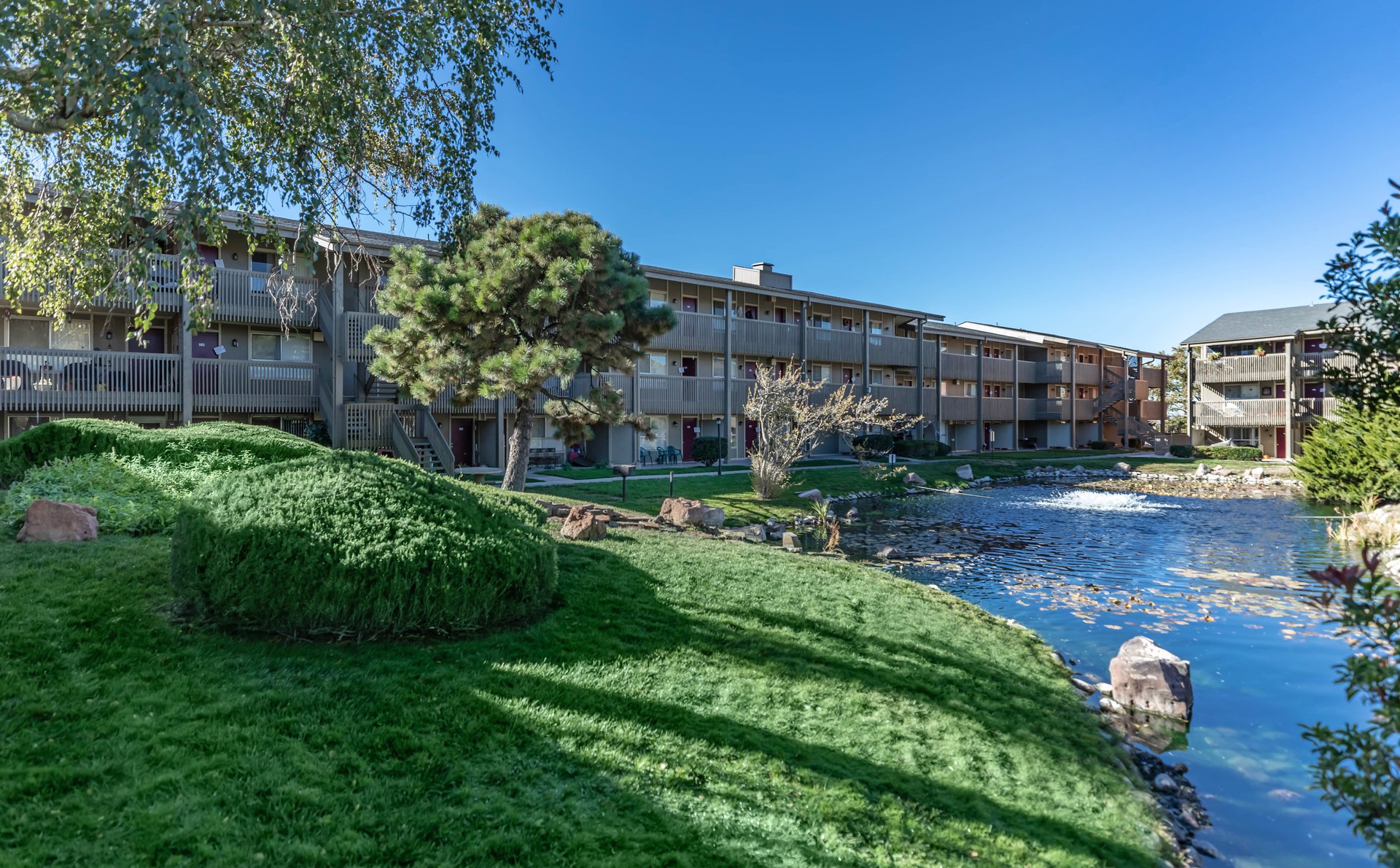 The Lakes Apartment Living in Albuquerque, NM