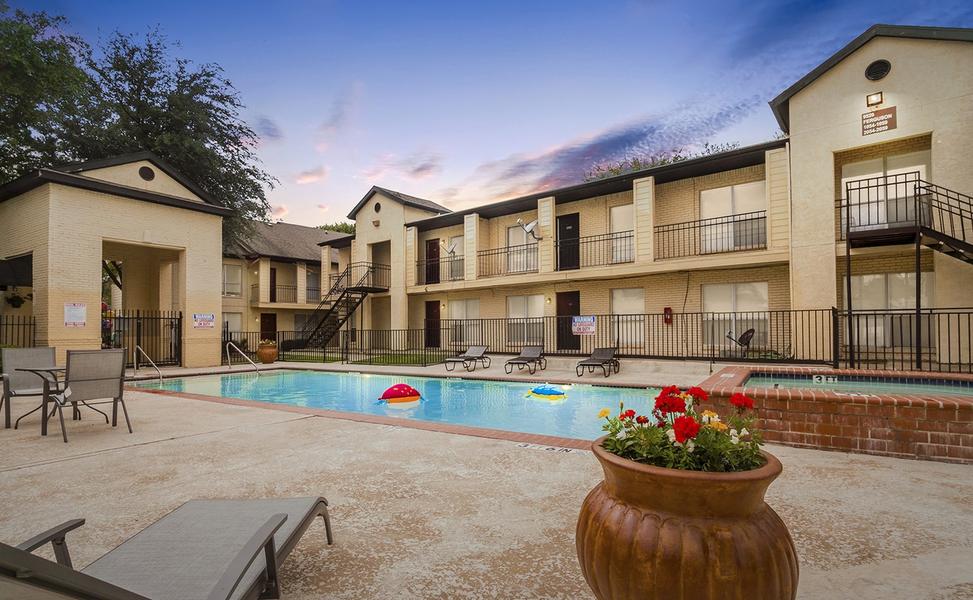 Holden Green Townhomes and Garden Apartments Apartments in Dallas, TX