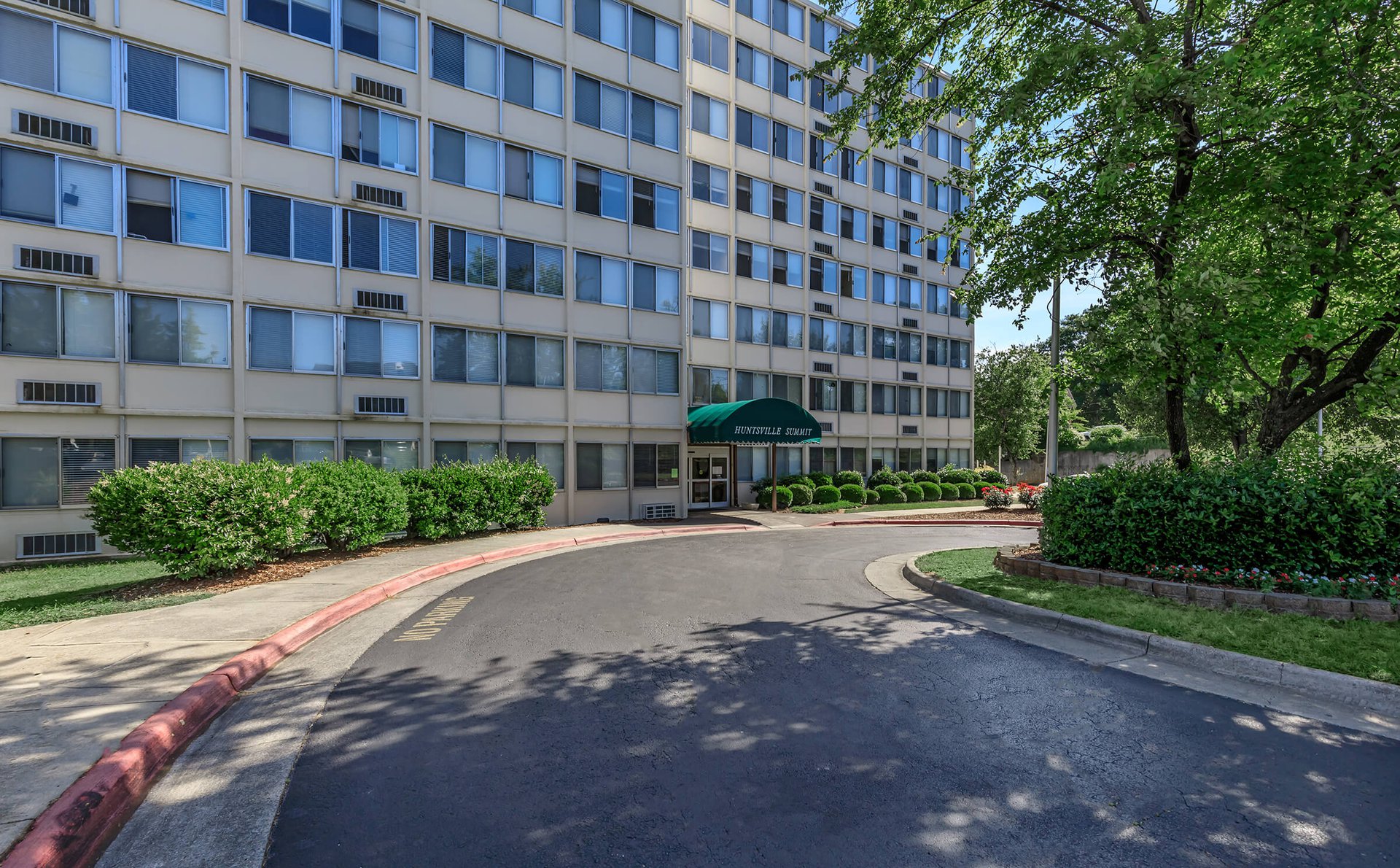 Huntsville Summit Apartments Apartments in Hunstville, AL