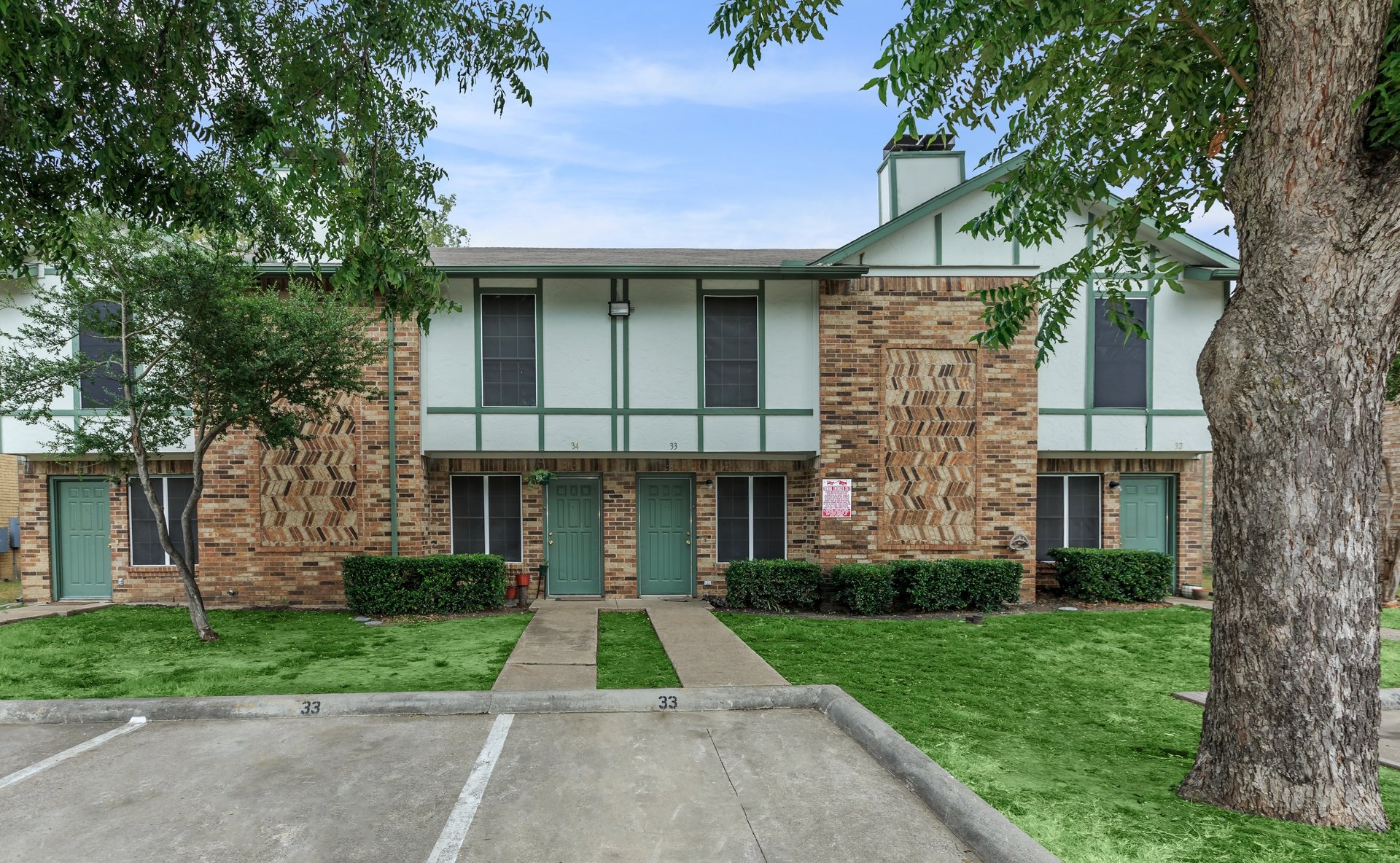 Fox Bend Townhomes Apartments in Garland, TX