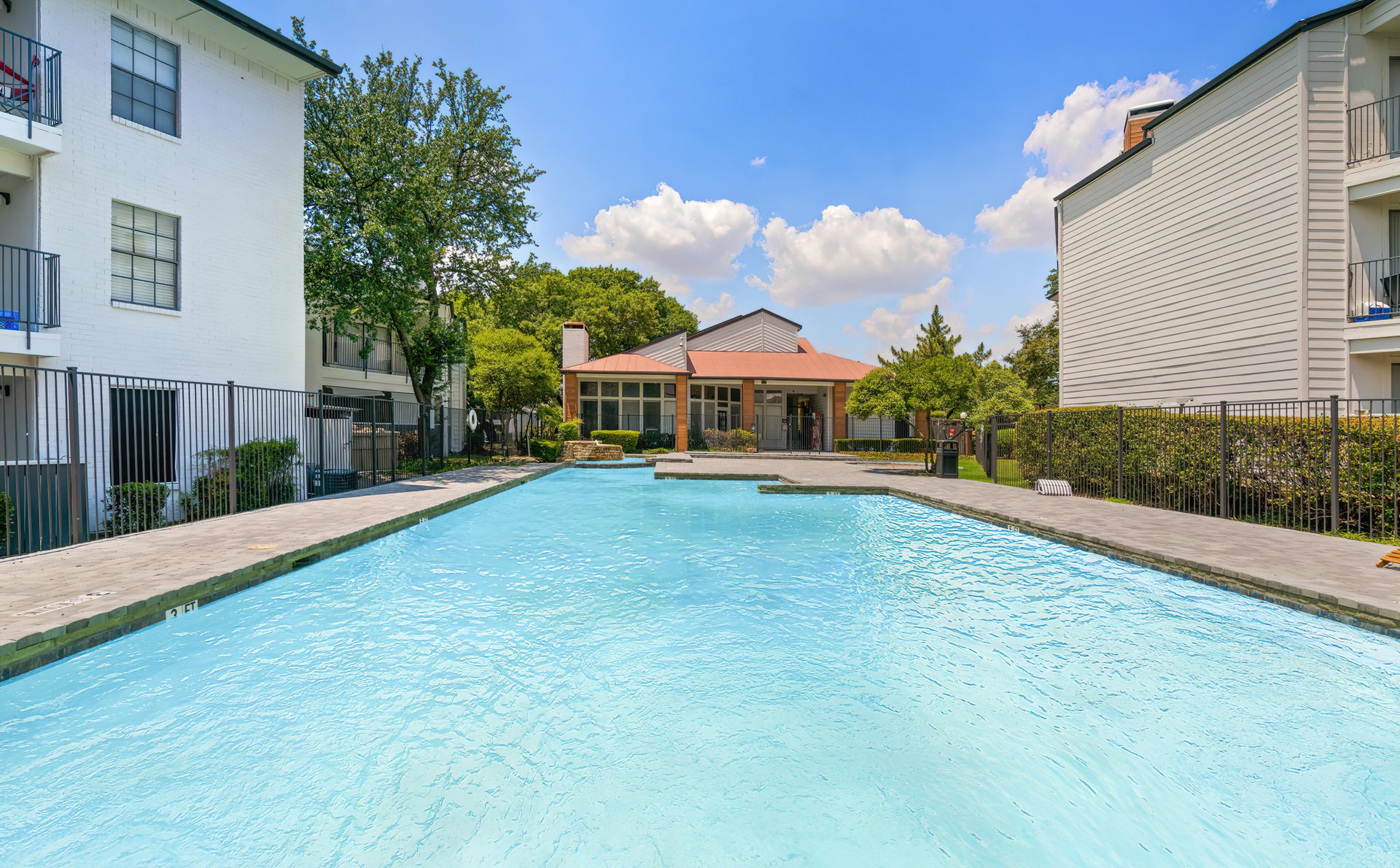 Tides at Highland Meadows Apartment Living in Dallas, TX