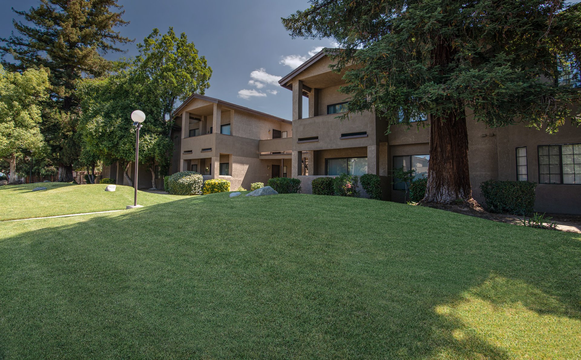 Laurelwood Oaks Apartment Living in Bakersfield, CA