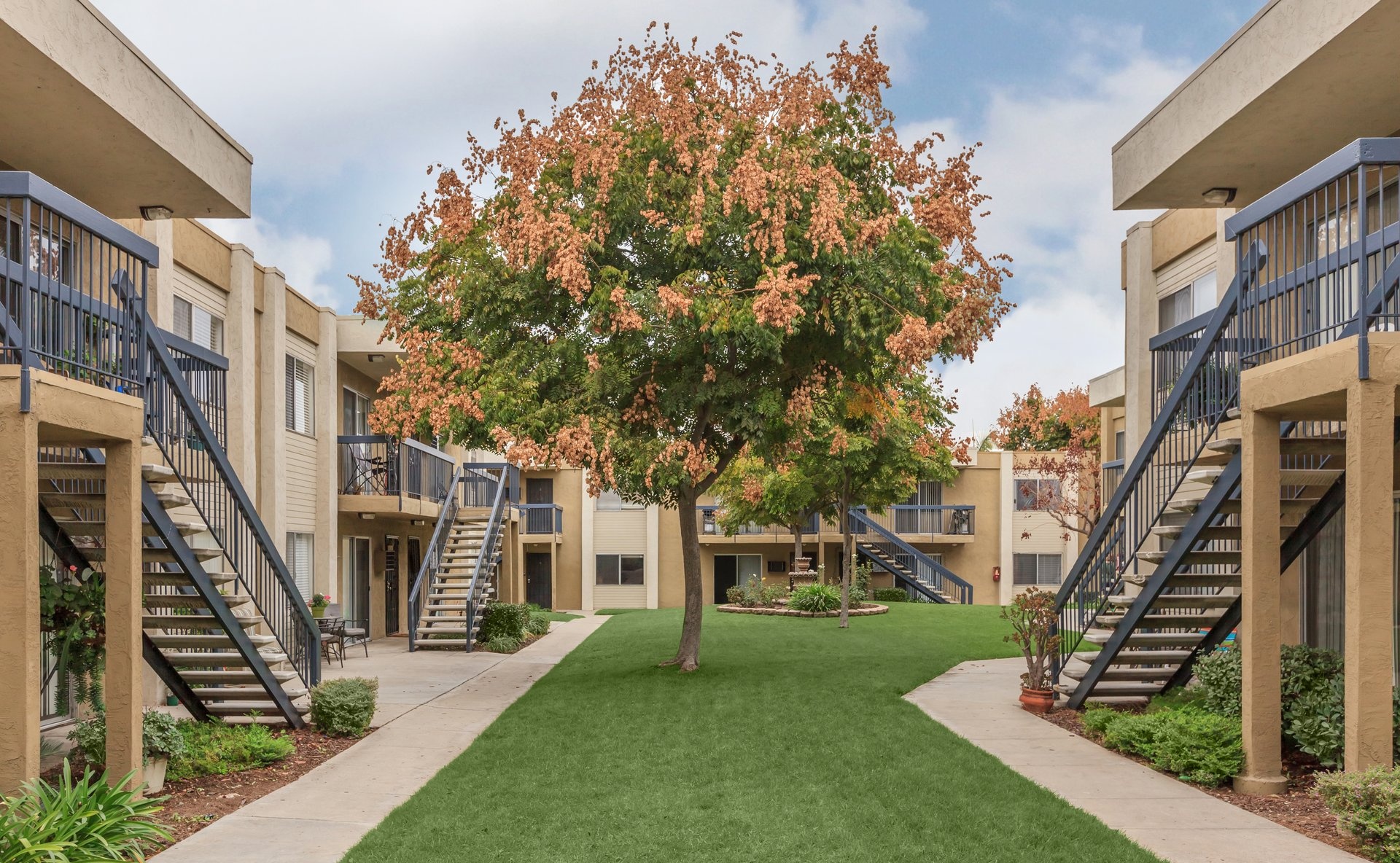 Sandalwood Apartment Living in El Cajon, CA