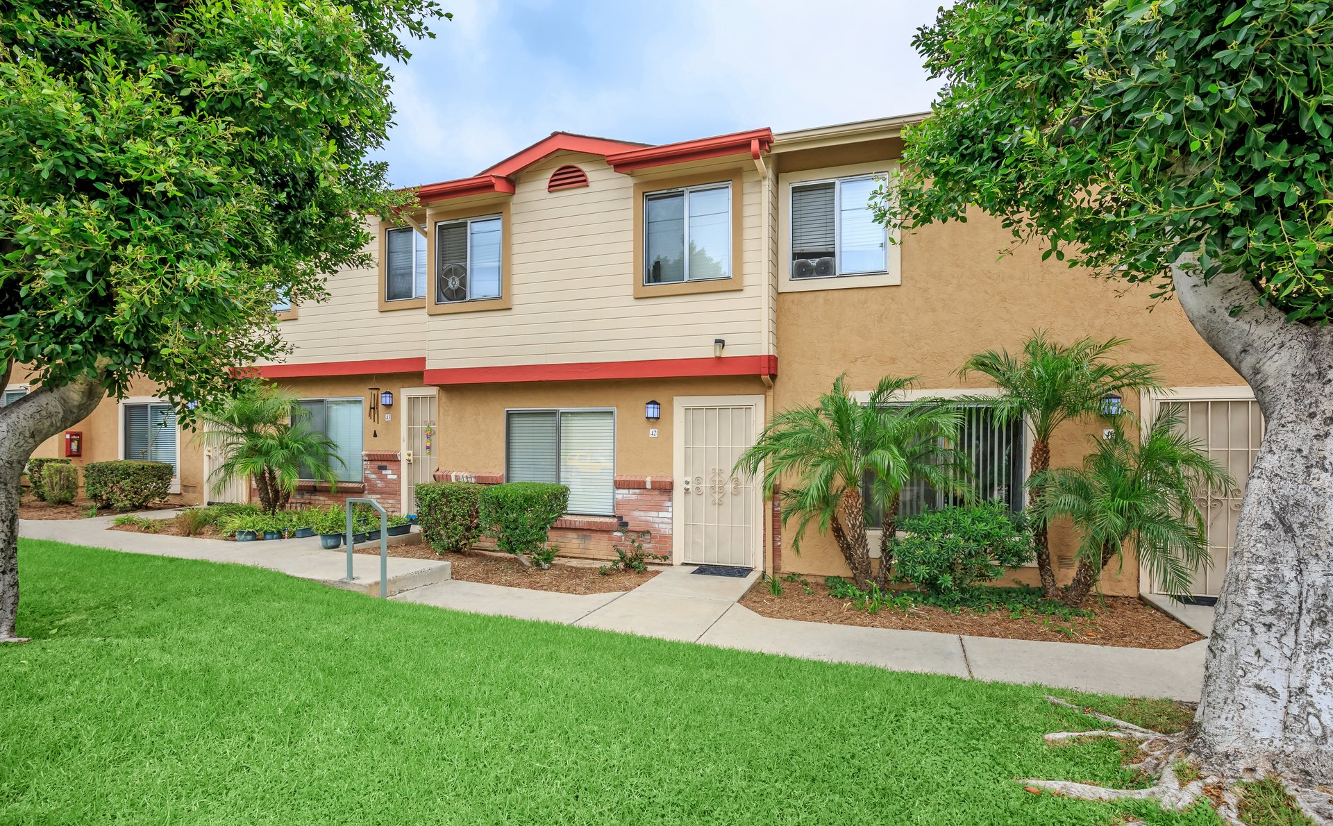 Shannon Wood Townhomes Apartment Living in El Cajon, CA