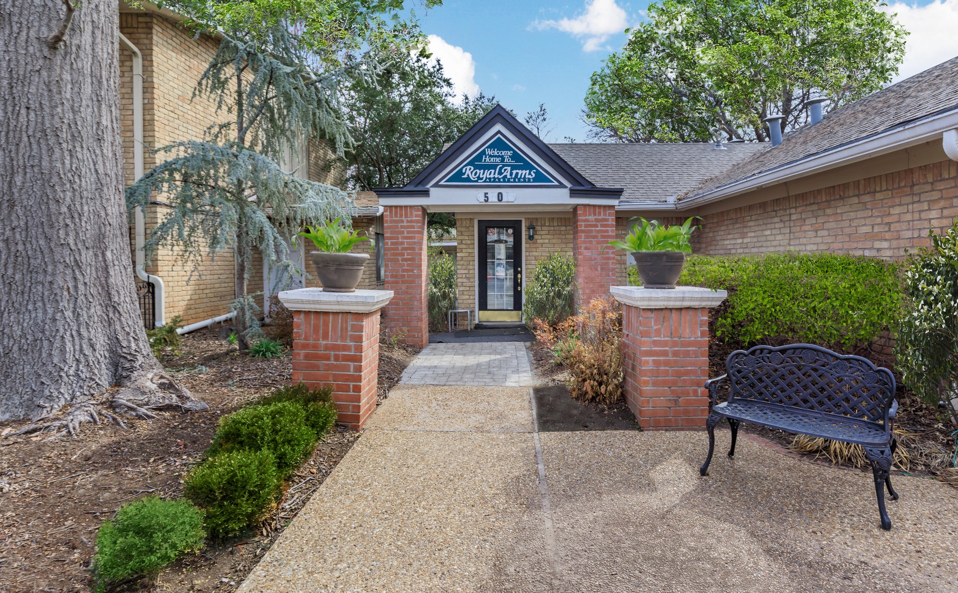 Royal Arms Apartment Living in Tulsa, OK