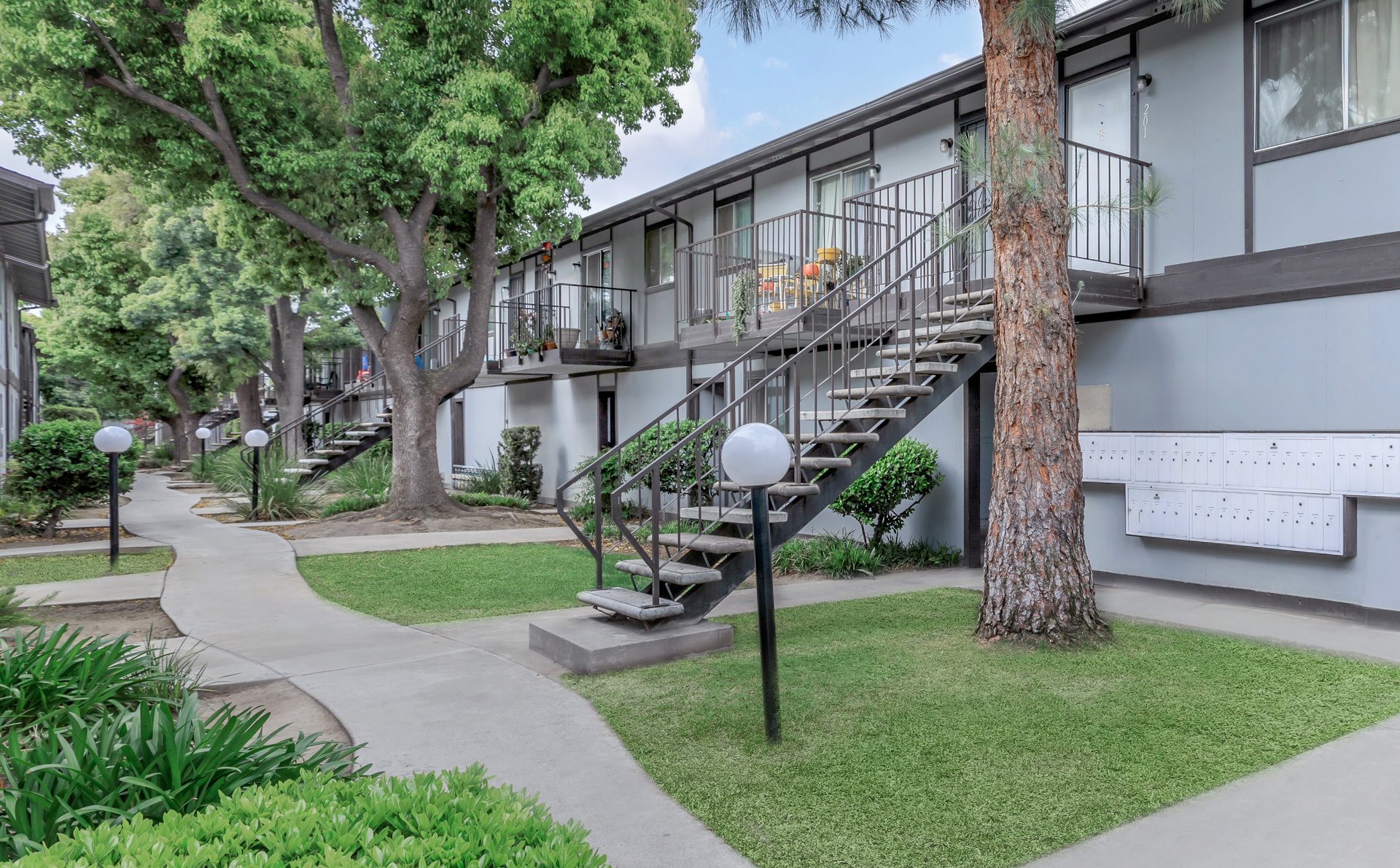 Dakota Gardens Apartment Living in Fresno, CA