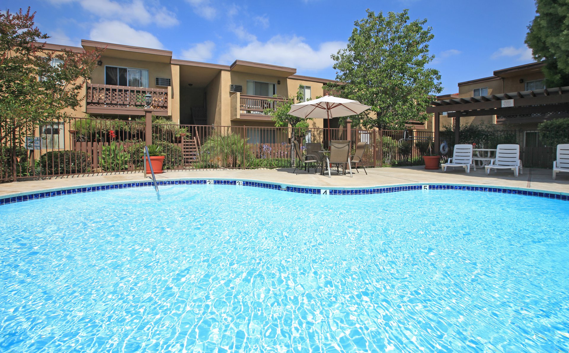 Woodlawn Manor Apartment Living in El Cajon, CA