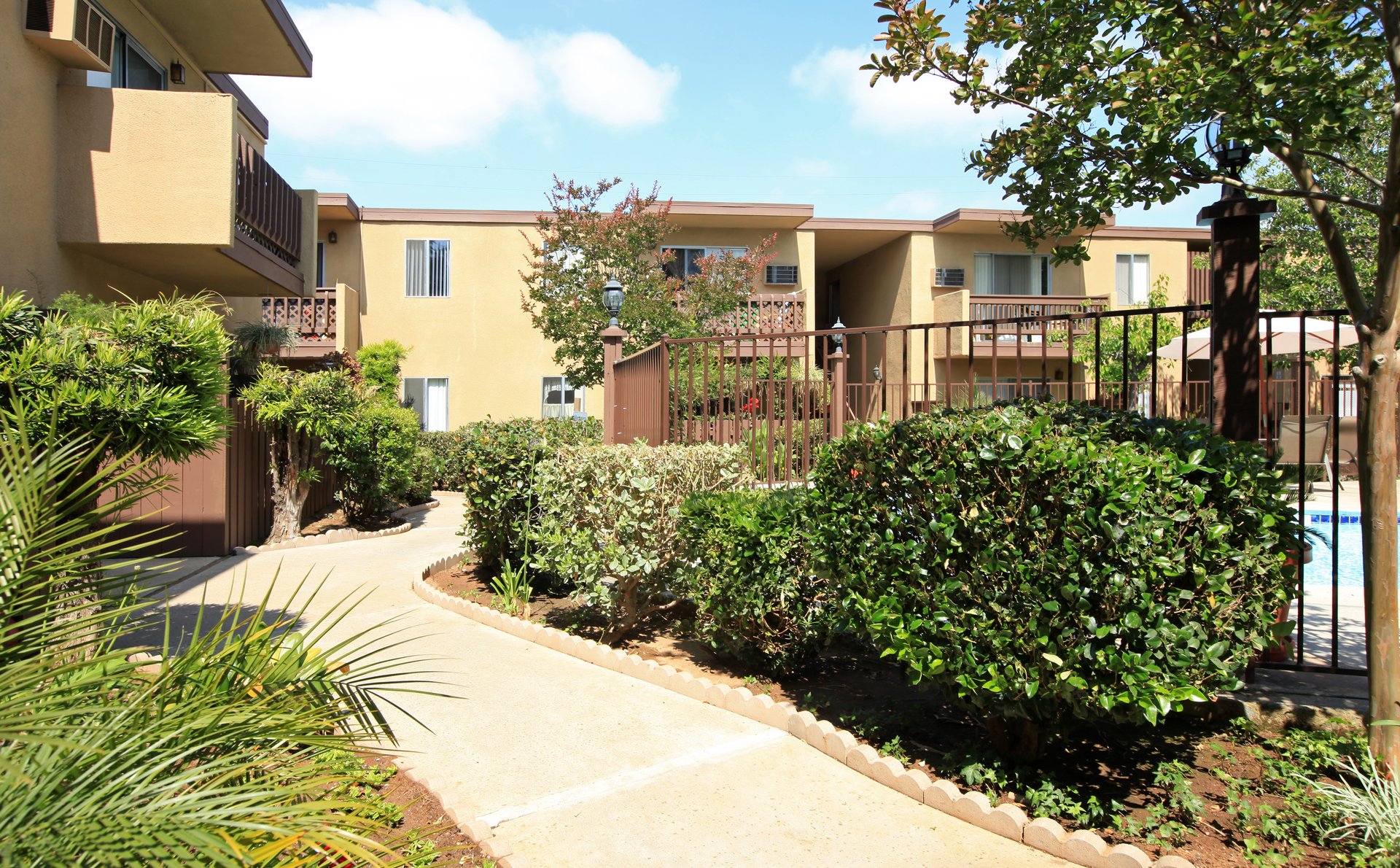 Woodlawn Manor Apartment Living in El Cajon, CA