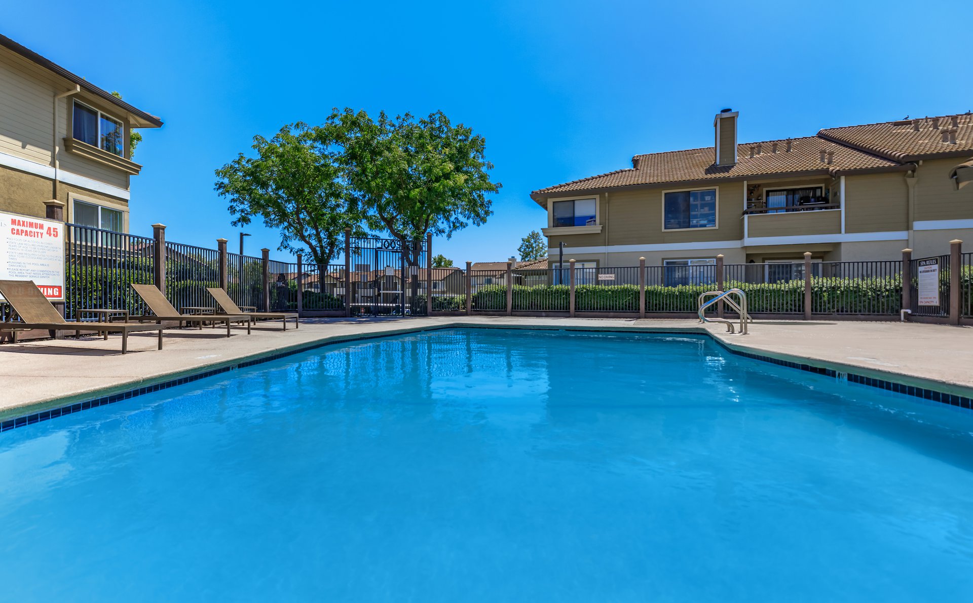 Woodland Hills Apartments in Pittsburg, CA