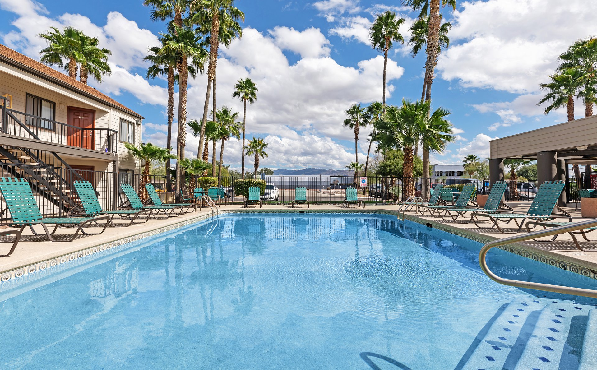 Overlook at Pantano Apartment Living in Tucson, AZ