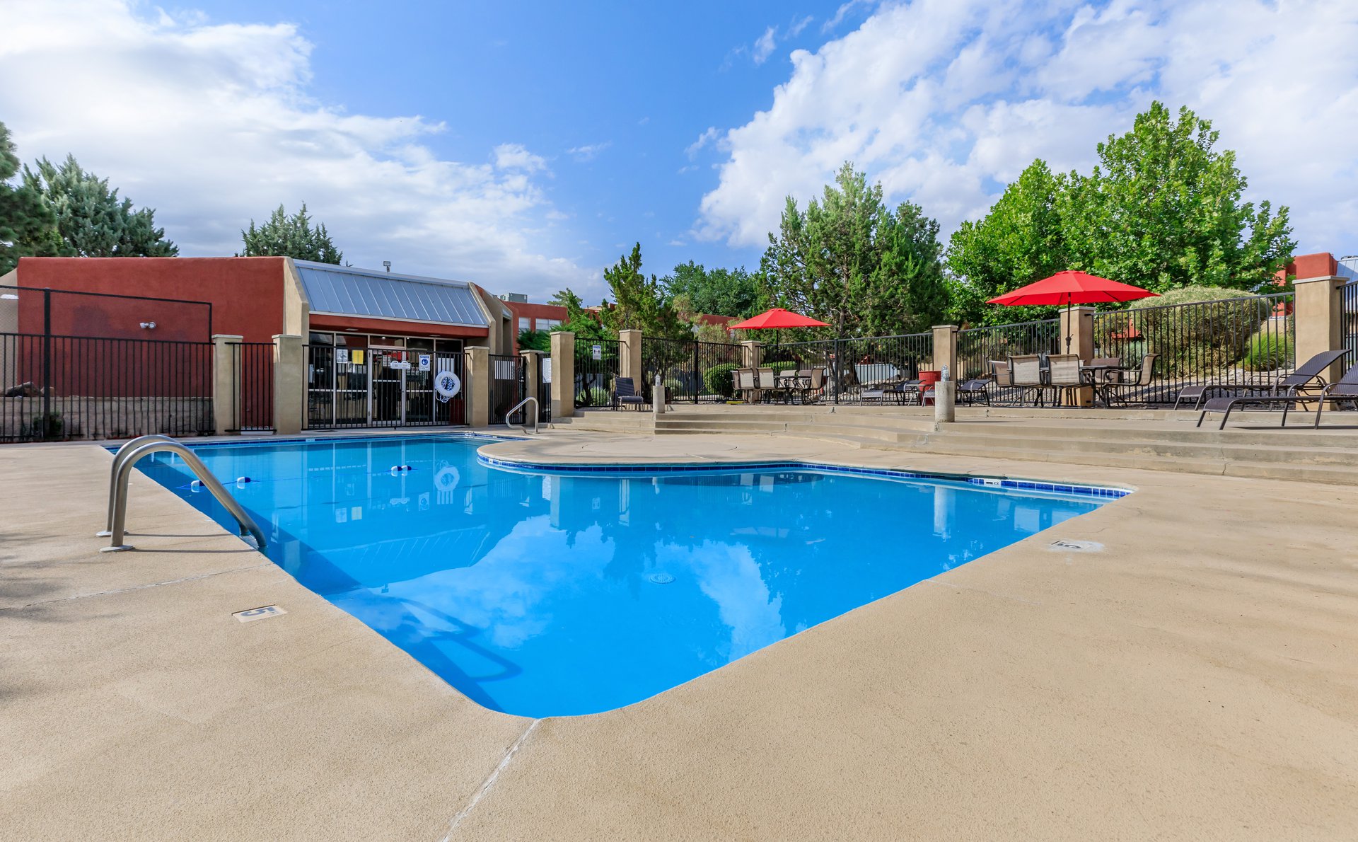 City View Apartment Living in Albuquerque, NM