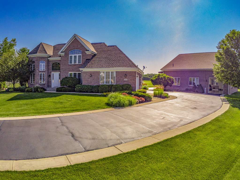 2704 Stearman Street Poplar Grove, IL 61065 MLS 10453708 properties