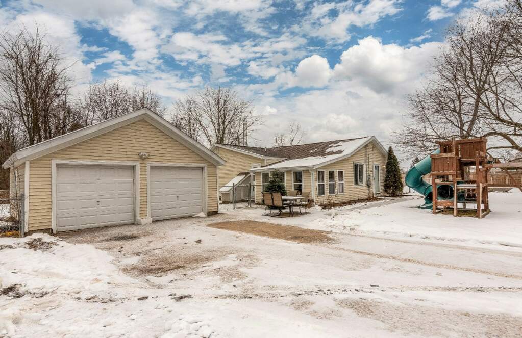 806 N 10th Street Plainwell, MI 49080 MLS 21007813 properties