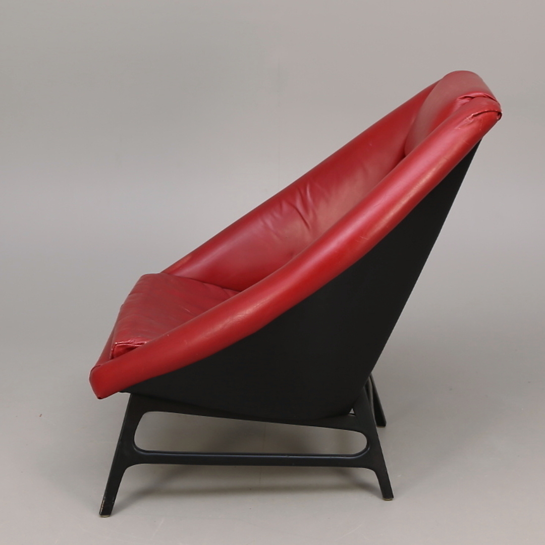 Fåtölj Trästomme Bilder för 286700. FÅTÖLJ galon, trästomme, 1950tal.