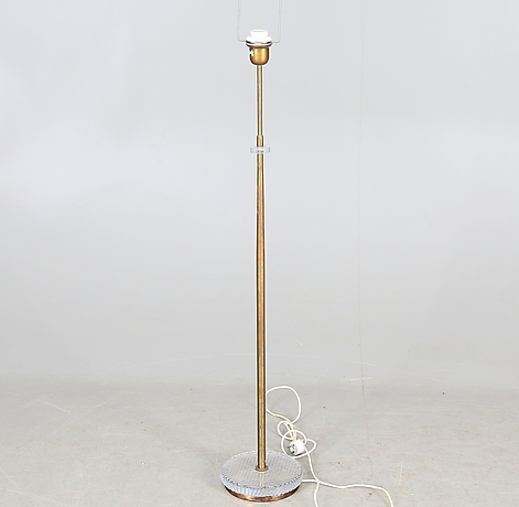golvlampa glasfot Floor Lamp, Glass And Wood, Possibly Carl Fagerlund, Orrefors, Mid-20Th Century. Lighting & Lamps - Floor Lights - Auctionet