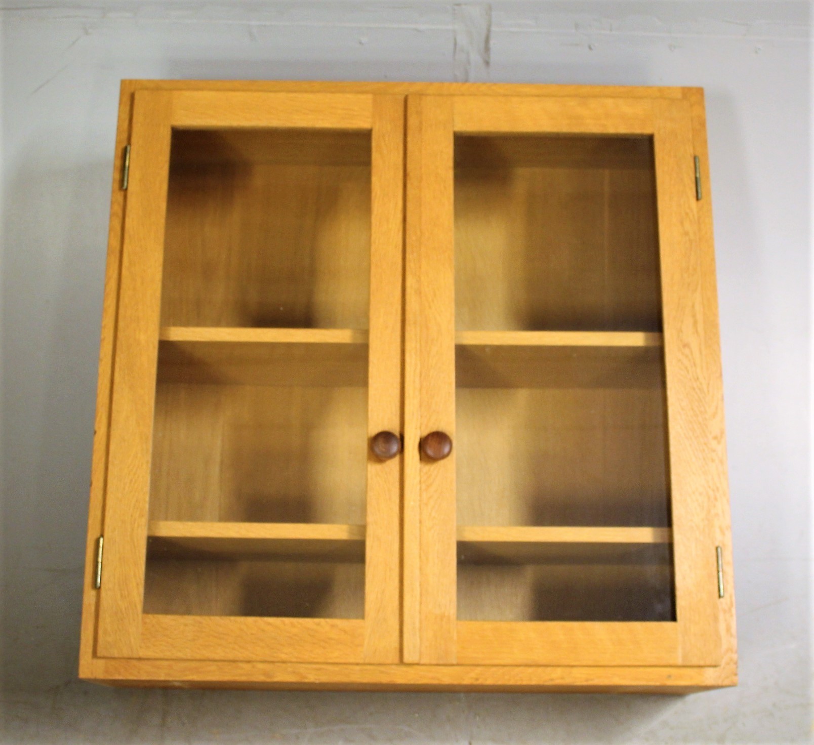 väggskåp glasdörrar Väggskåp Med Glasdörrar. Möbler - Skåp & Hyllor - Auctionet