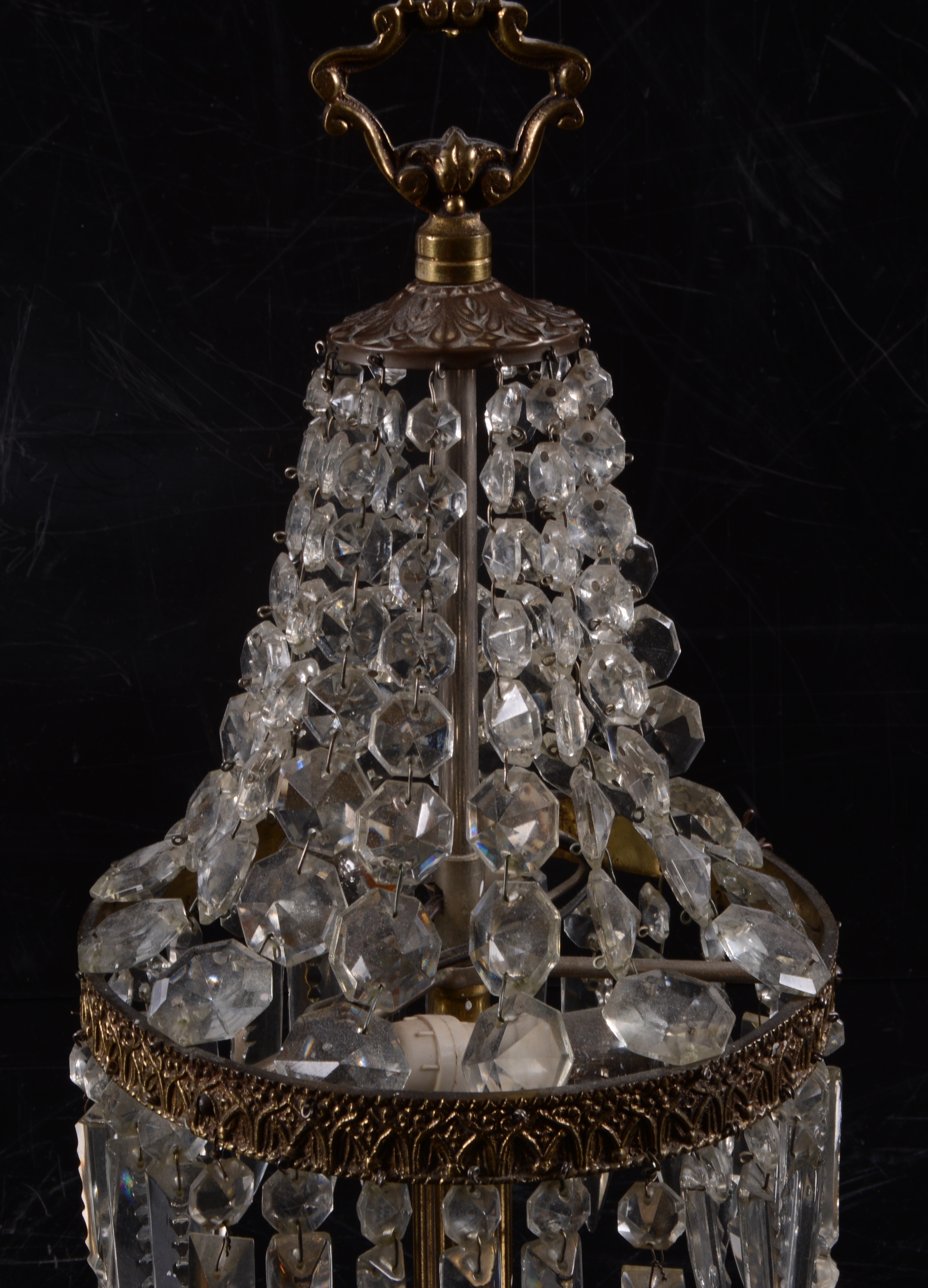 Bordslampa Prismor Bilder för 1045489. BORDSLAMPA med prismor, 1900tal.