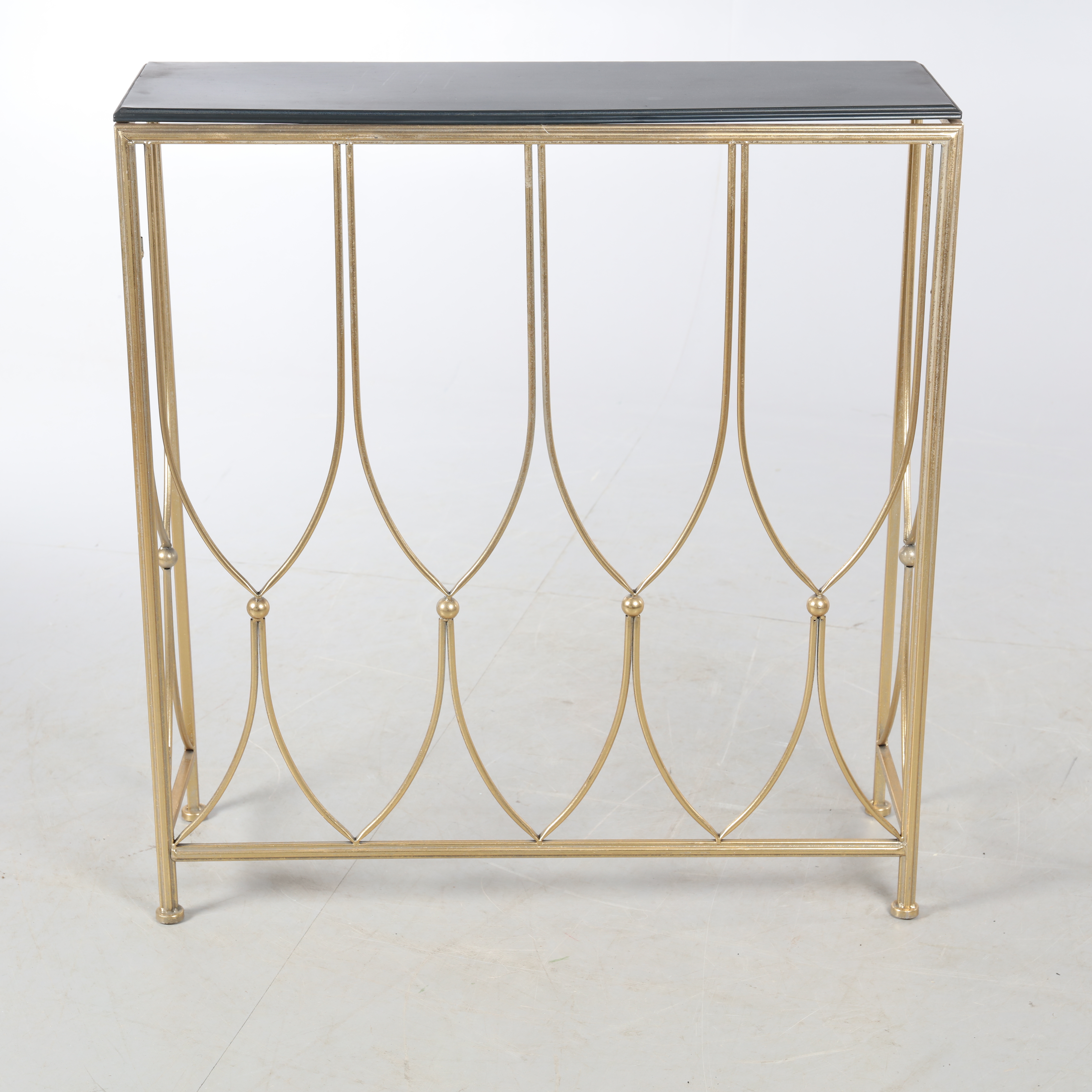 avlastningsbord mässing glas Avlastningsbord, Mässing/Plåt. Möbler - Övrigt - Auctionet