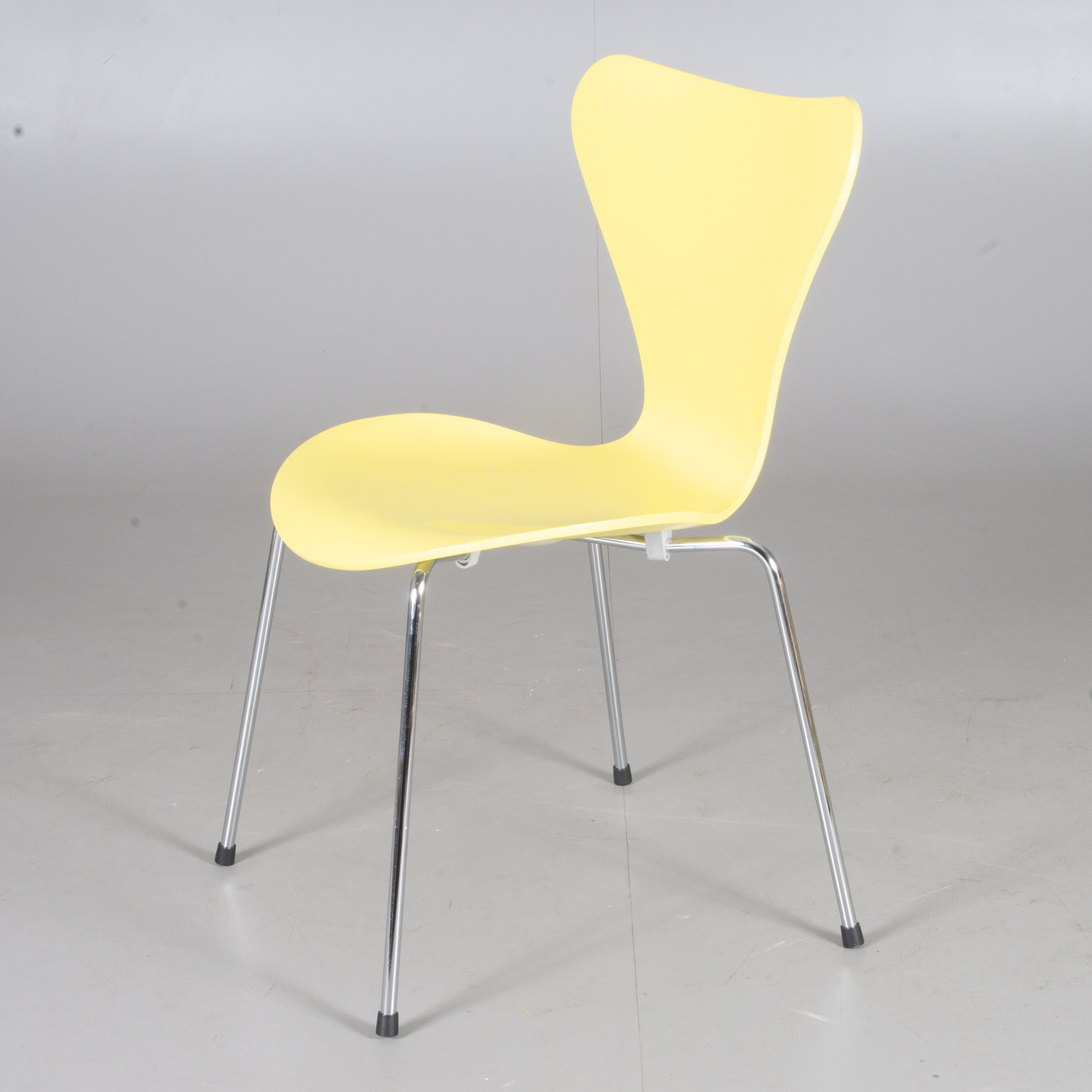 7an stol Chair, "7: An", Arne Jacobsen, Fritz Hansen, 1997. Furniture - Armchairs & Chairs - Auctionet