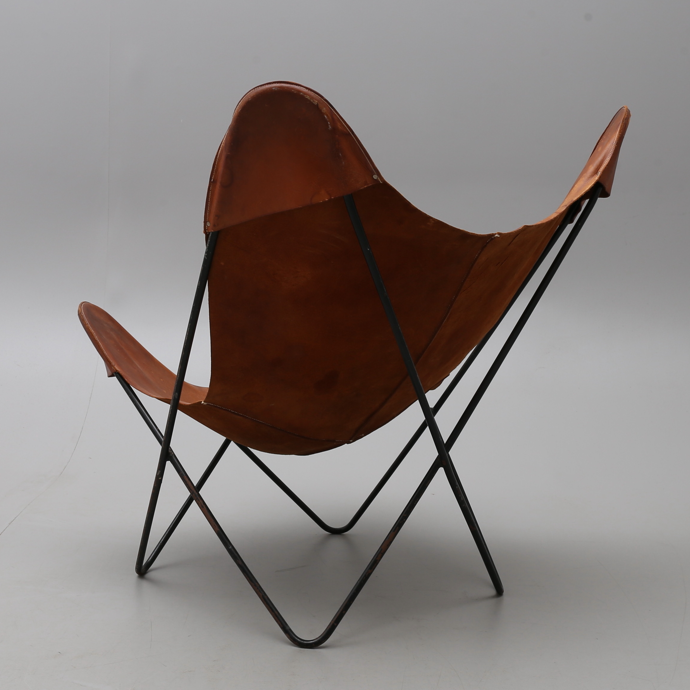 Fladdermus Stol Bilder för 1108340. FLADDERMUSSTOL, svartlackerat stålrör och brunt