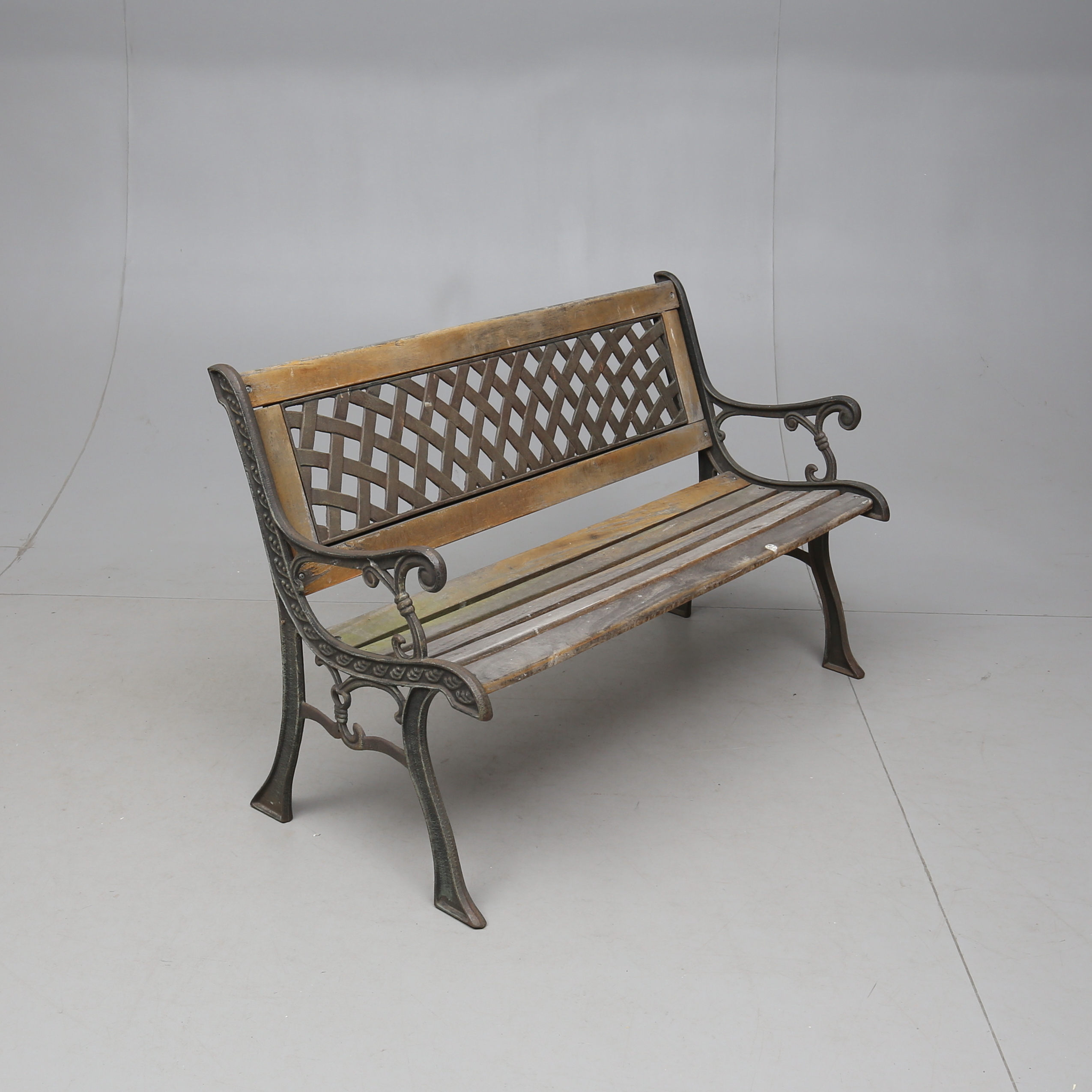 Parksoffa, Gjutjärn, 2000-Tal. Möbler - Trädgårdsmöbler - Auctionet