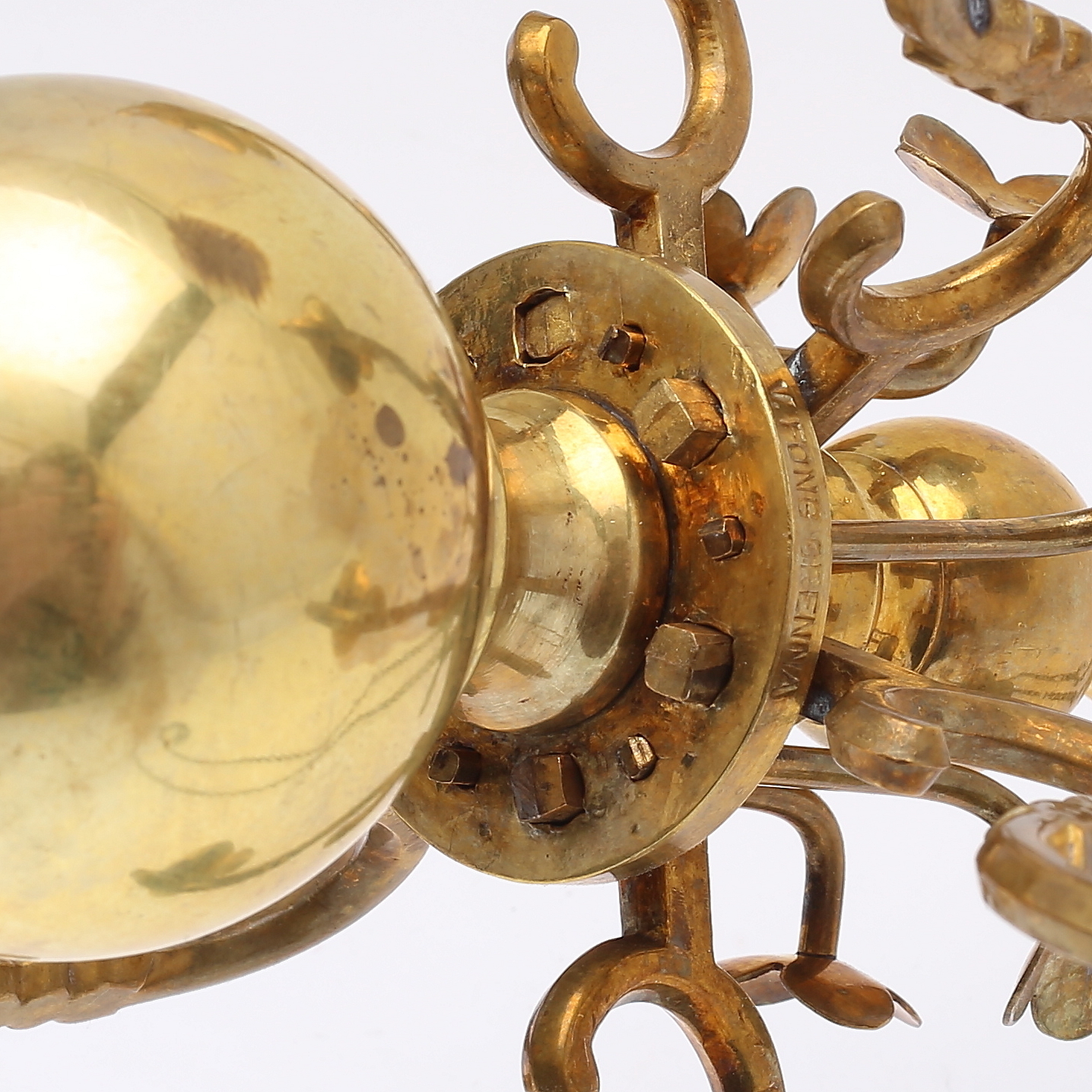 V Fong Grenna Ljusstakar Bilder för 1170111. LJUSKRONA, mässing, V Fong, Grenna.