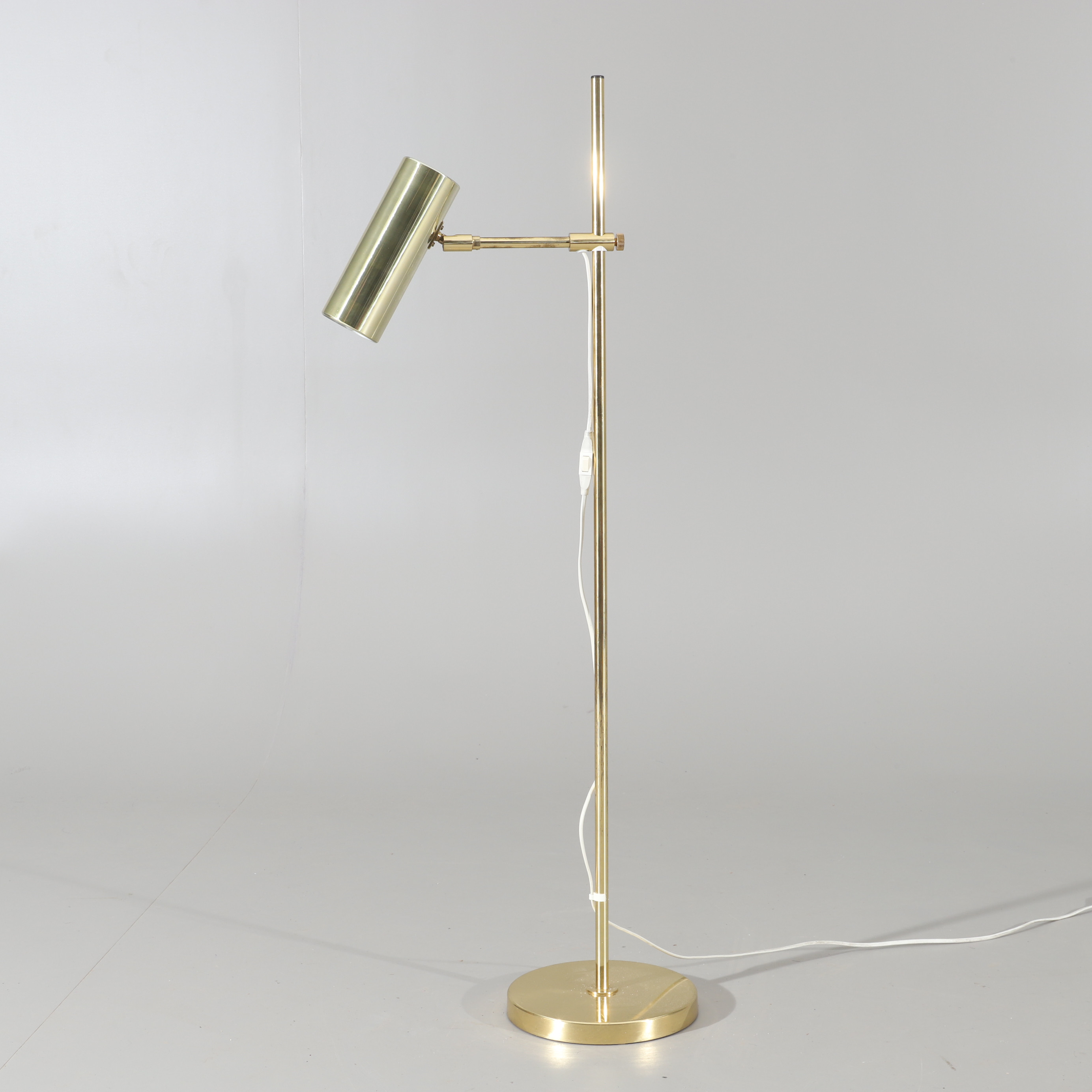 bergboms golvlampa Golvlampa, Mässing, Bergboms. | Barnebys