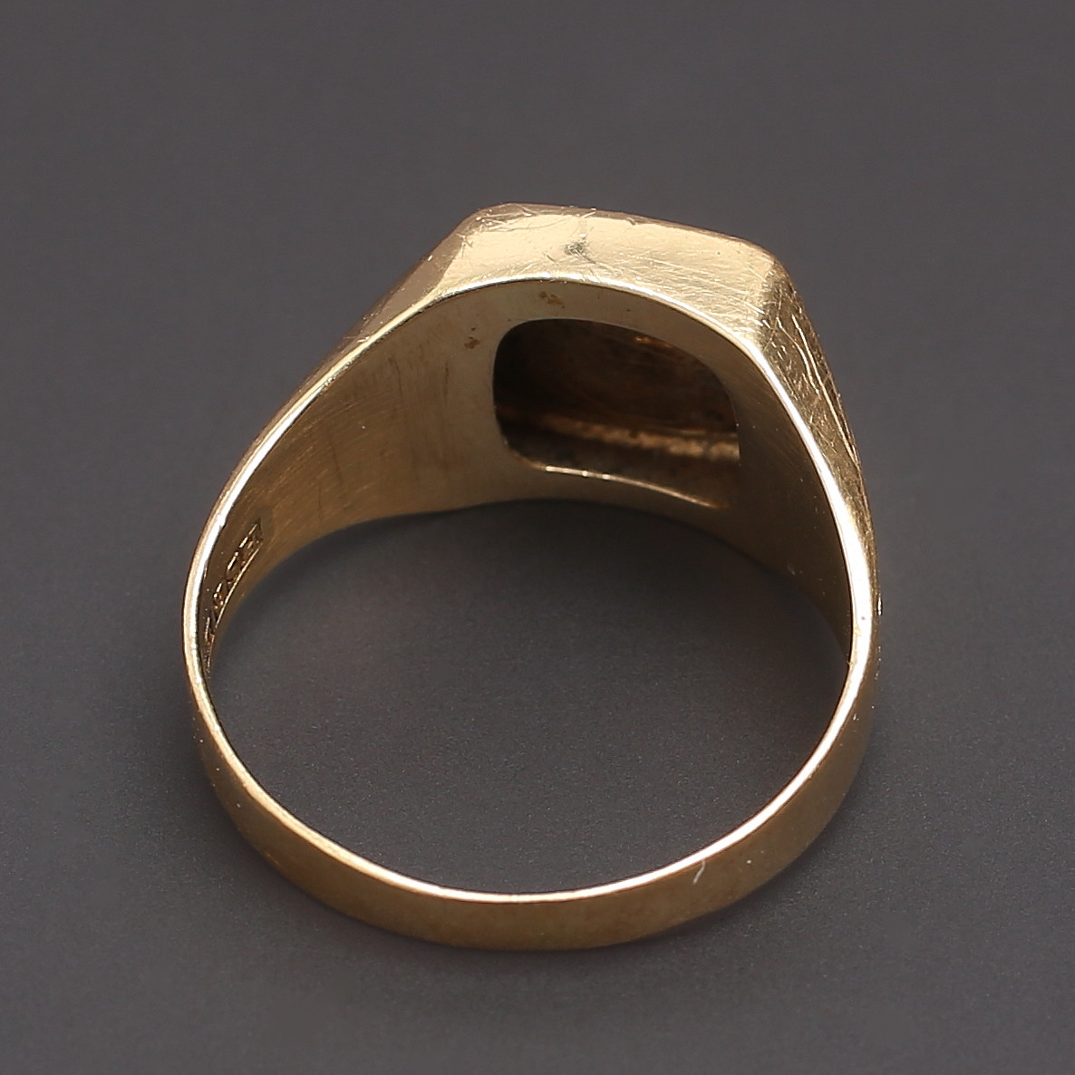 Bilder för 1772803. KLACKRING, 18K guld med vit sten, Hedbergs Guld