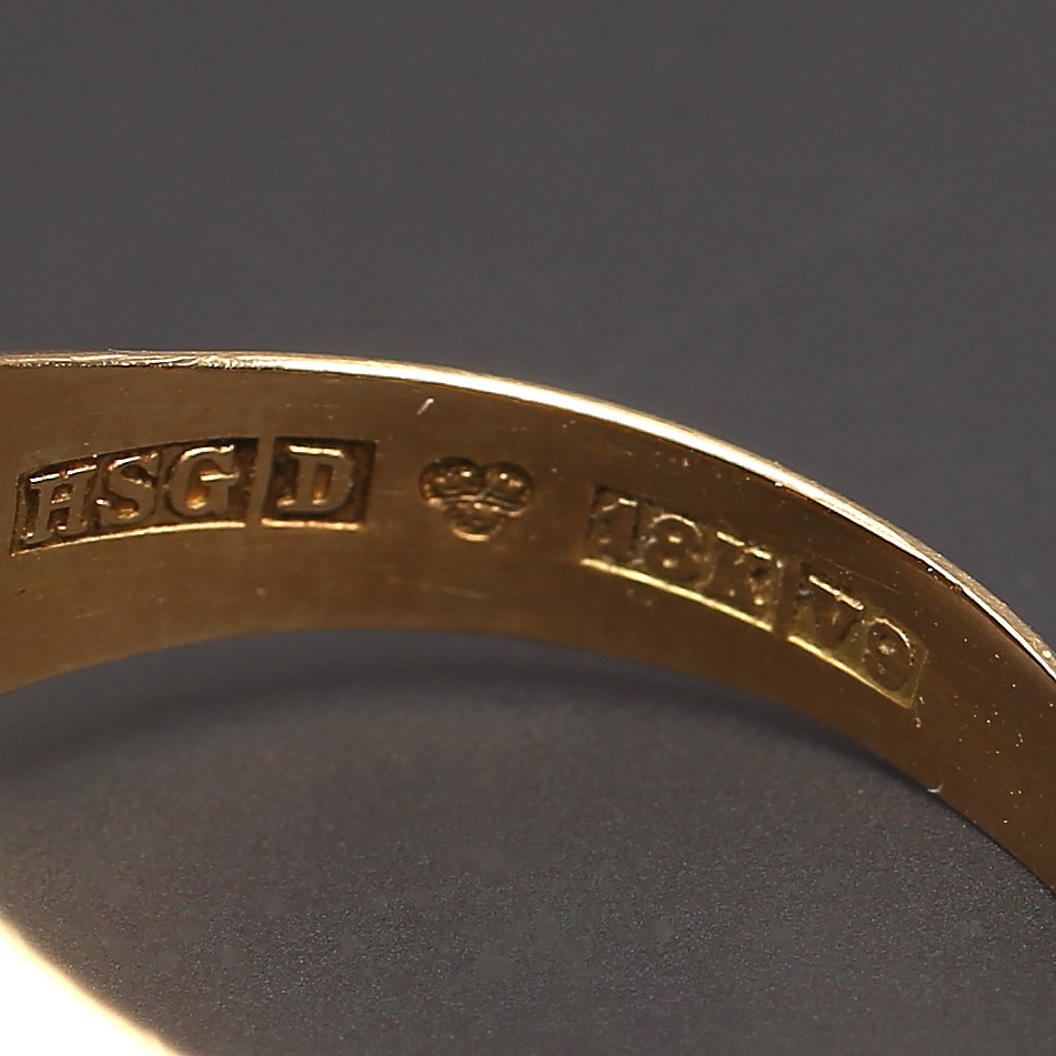 Bilder för 1772803. KLACKRING, 18K guld med vit sten, Hedbergs Guld
